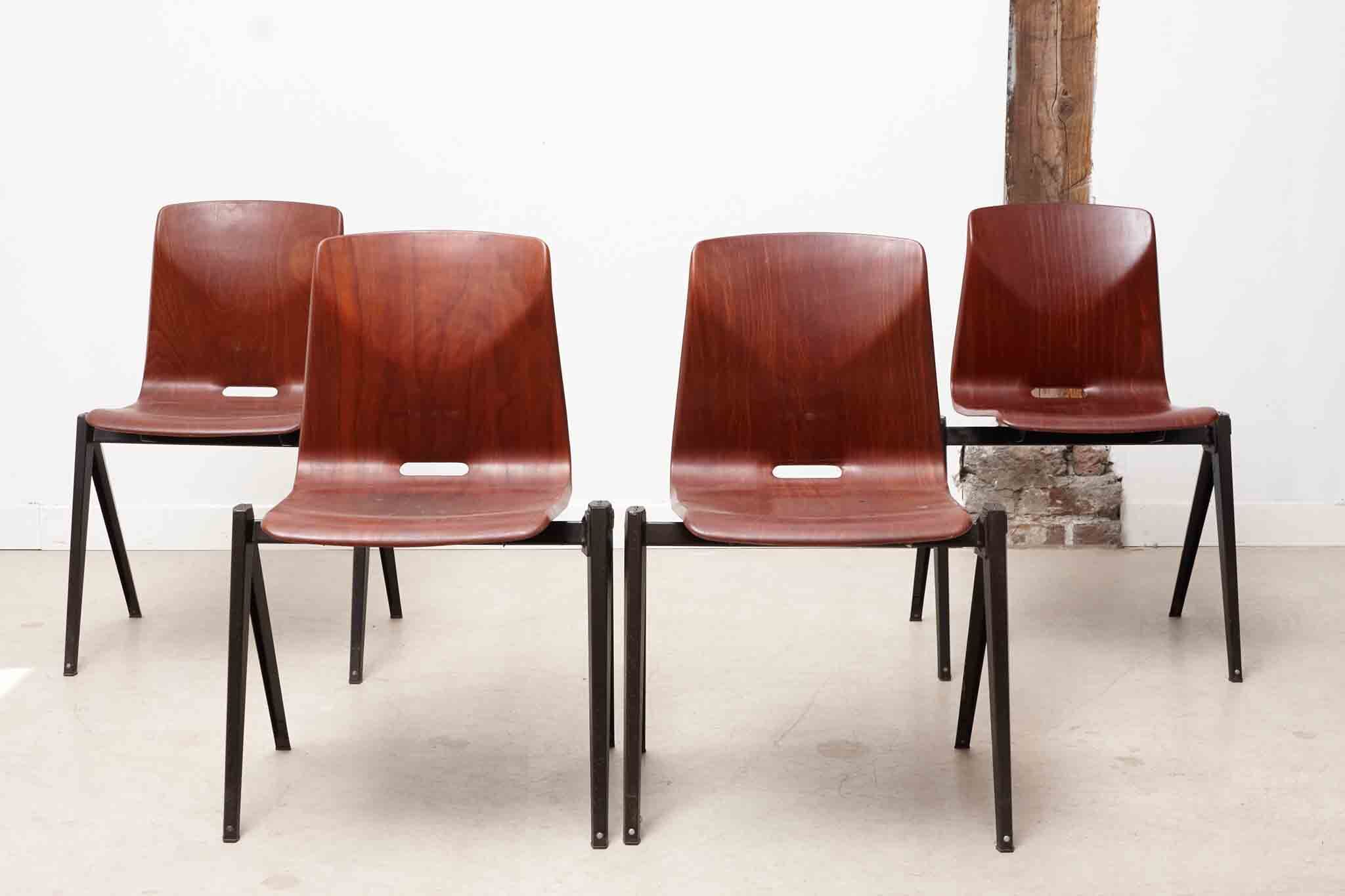 Chaise Galvanitas S22 acajou et pied marron