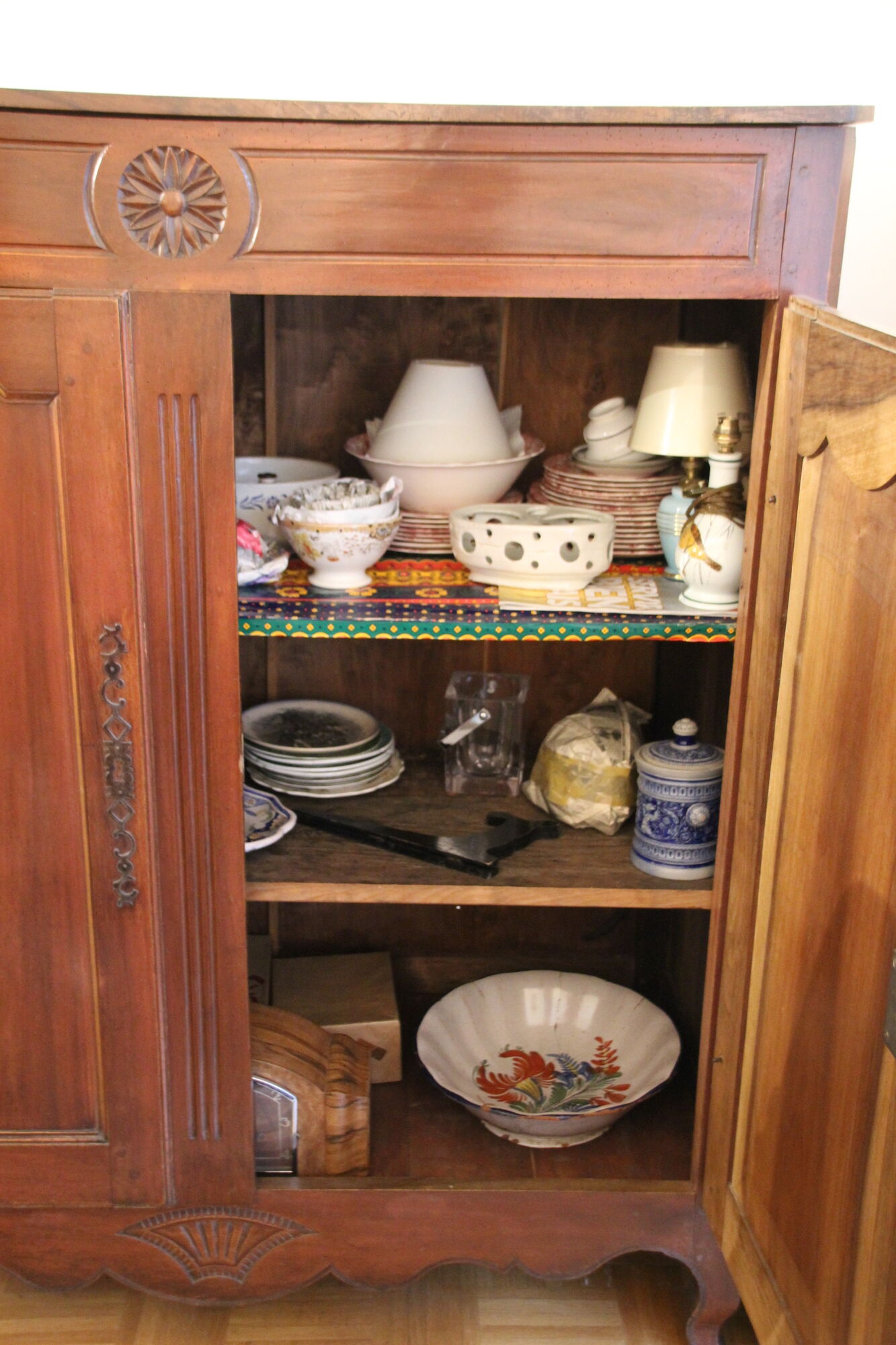 Buffet rustique en bois ancien vintage