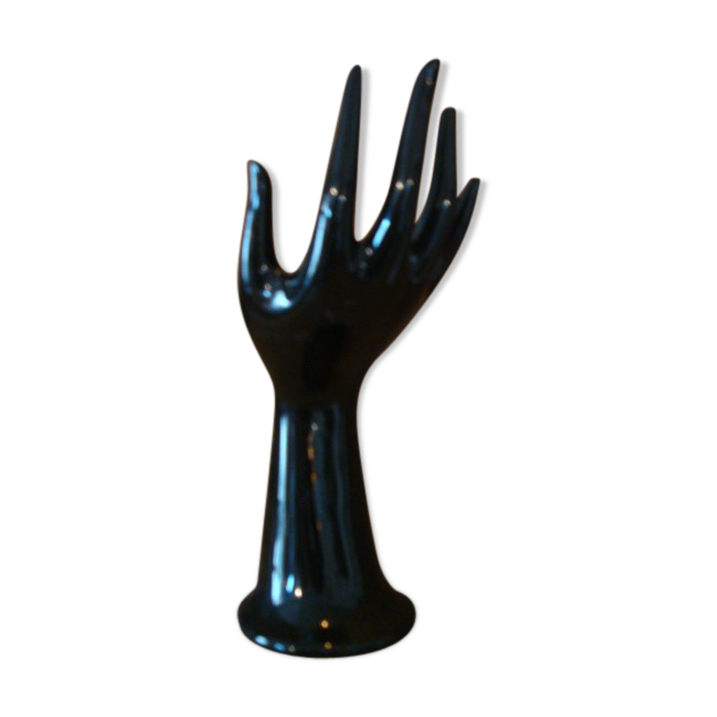 Hand wears jewelry / soliflore