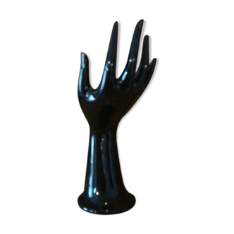 Hand wears jewelry / soliflore