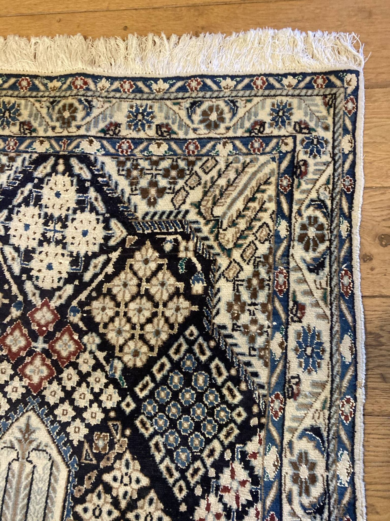 Carpet from the Irian region, 20th century, made of wool and silk.