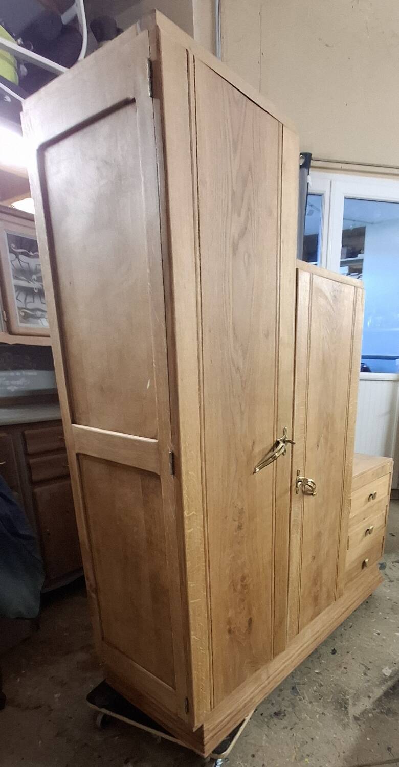 Asymmetrical wardrobe