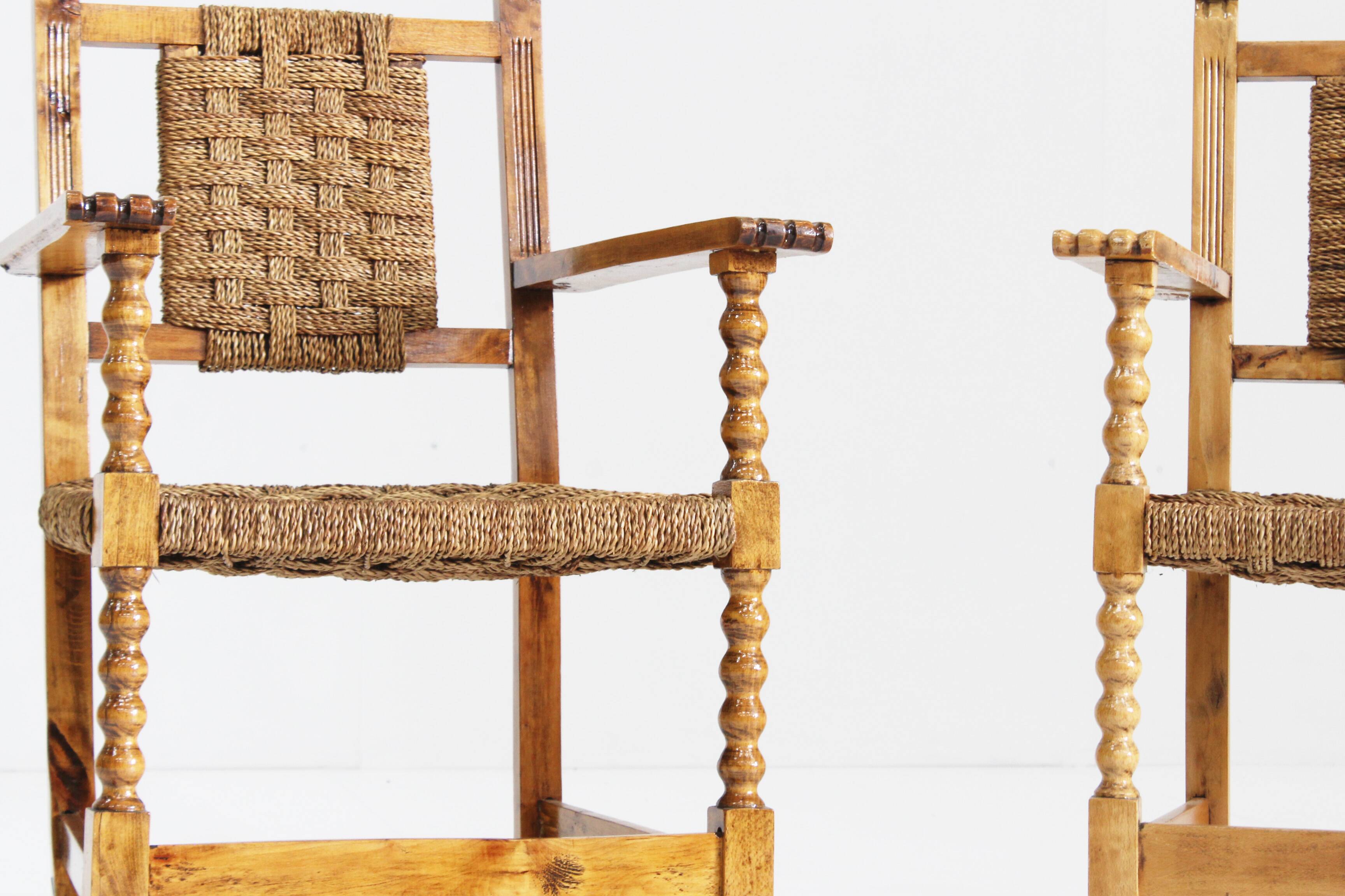 Ensemble de 2 fauteuils brutalistes espagnols en bois sculpté et tressé en jonc -