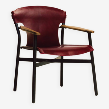 Maërl armchair, Galathée model, red leather, solid wood armrests of your choice