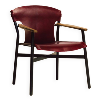 Maërl armchair, Galathée model, red leather, solid wood armrests of your choice