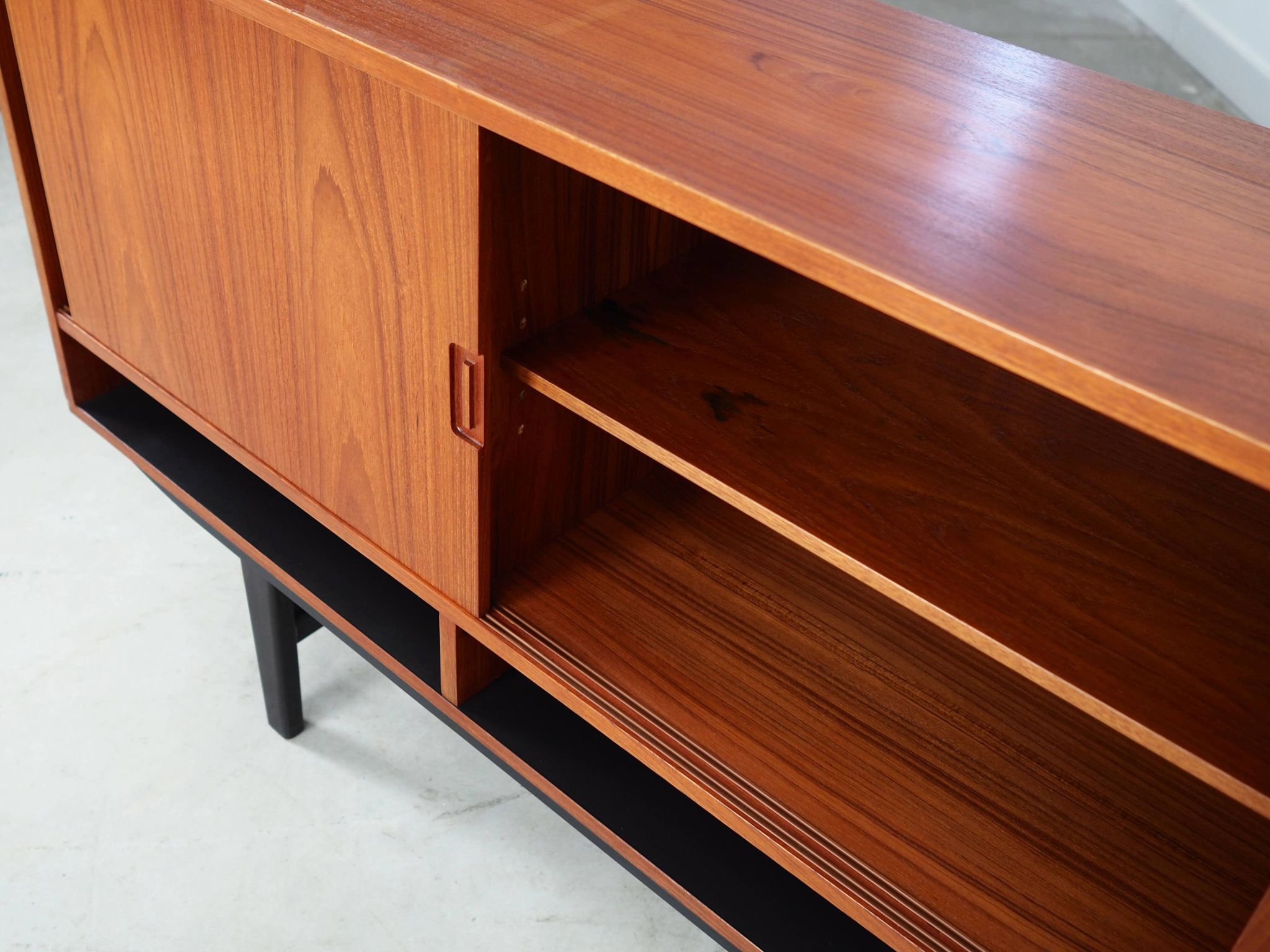 Buffet en teck, design danois, années 1970, production : Danemark