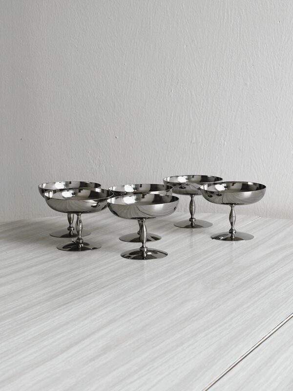 6 coupelles sur pied en inox mat