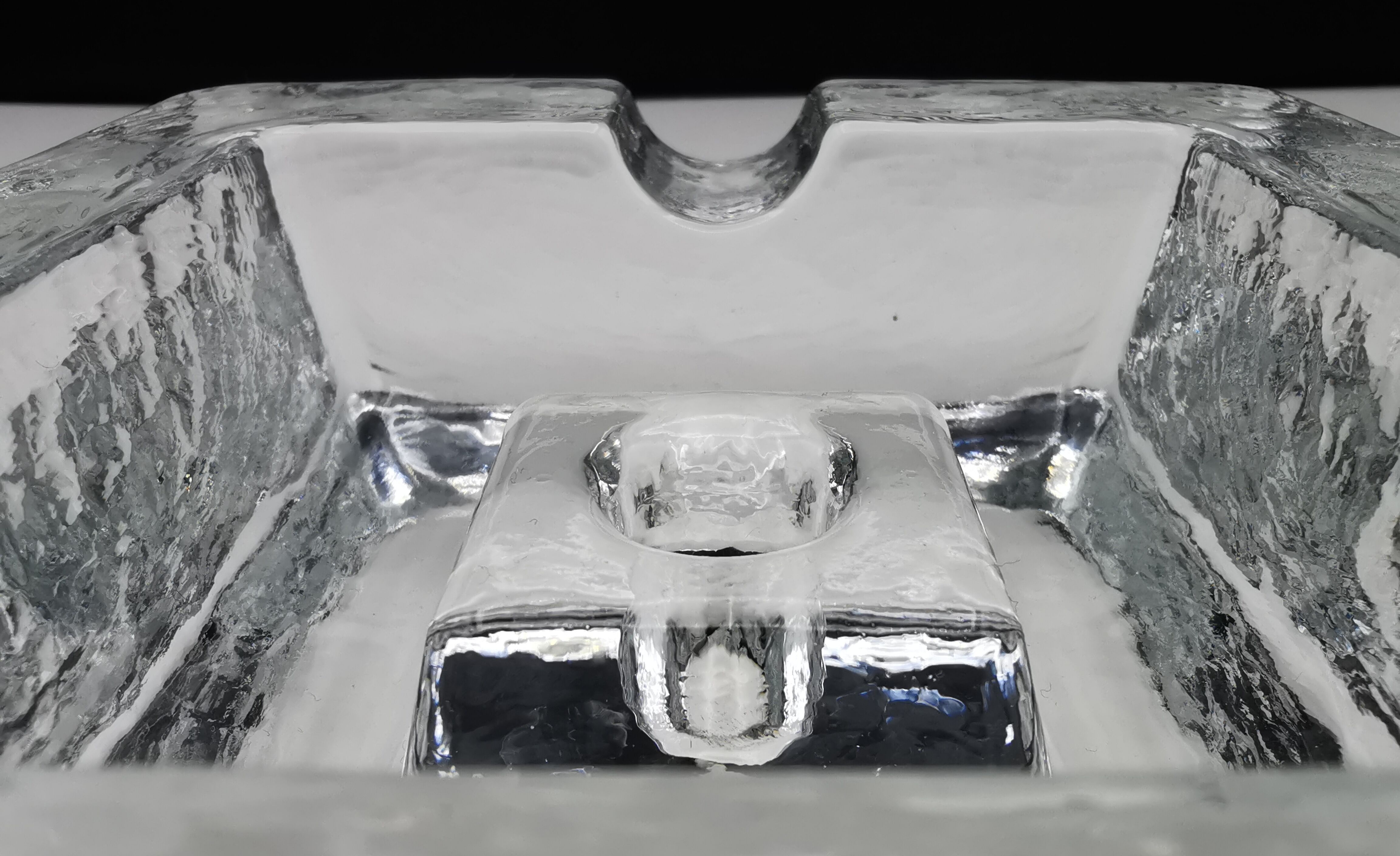 Vintage cigar ashtray glass paved