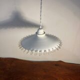Wavy opaline suspension