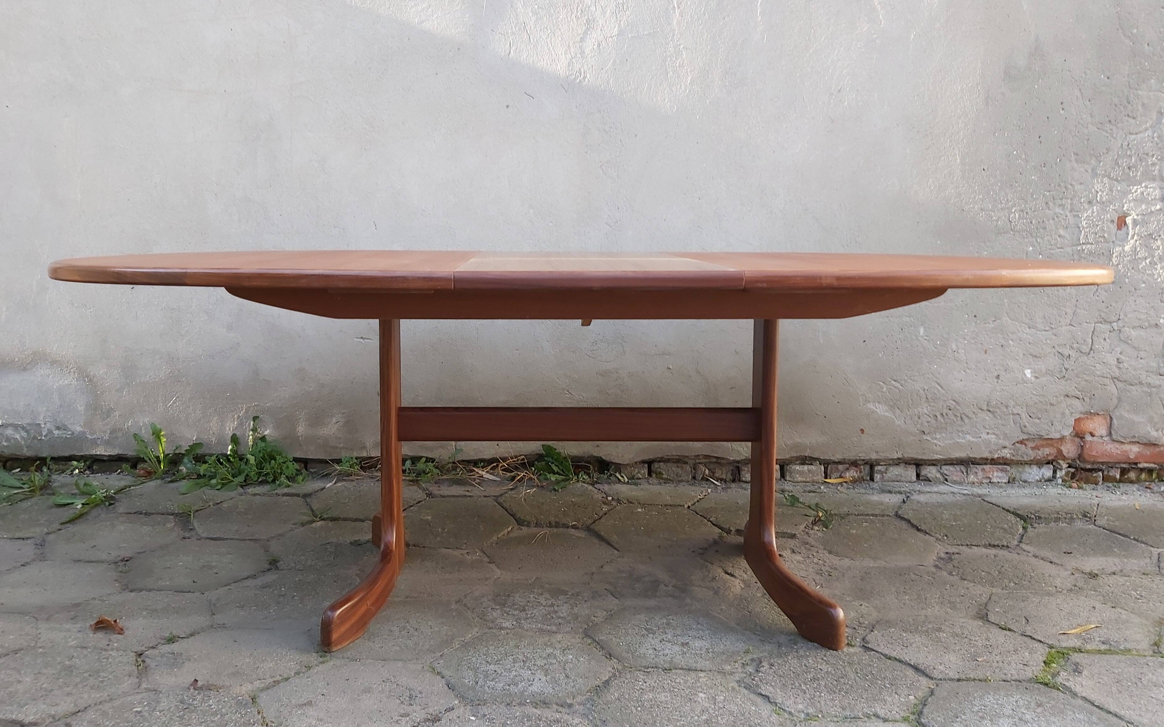 Extendable table, designed by V. Wilkins, G-Plan, Great Britain, 1960s.