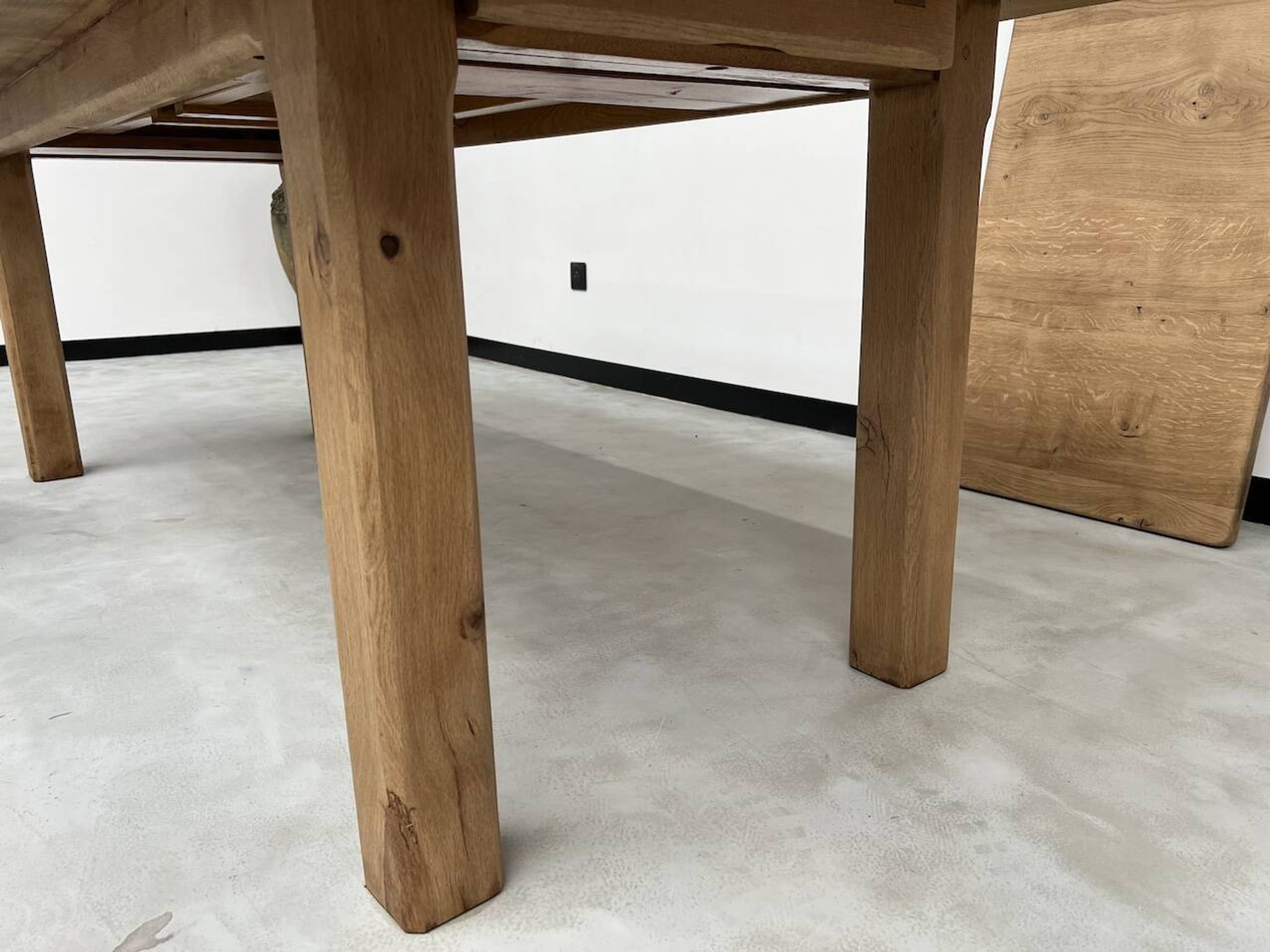 Large farm table from the 60s, in solid oak, with extensions