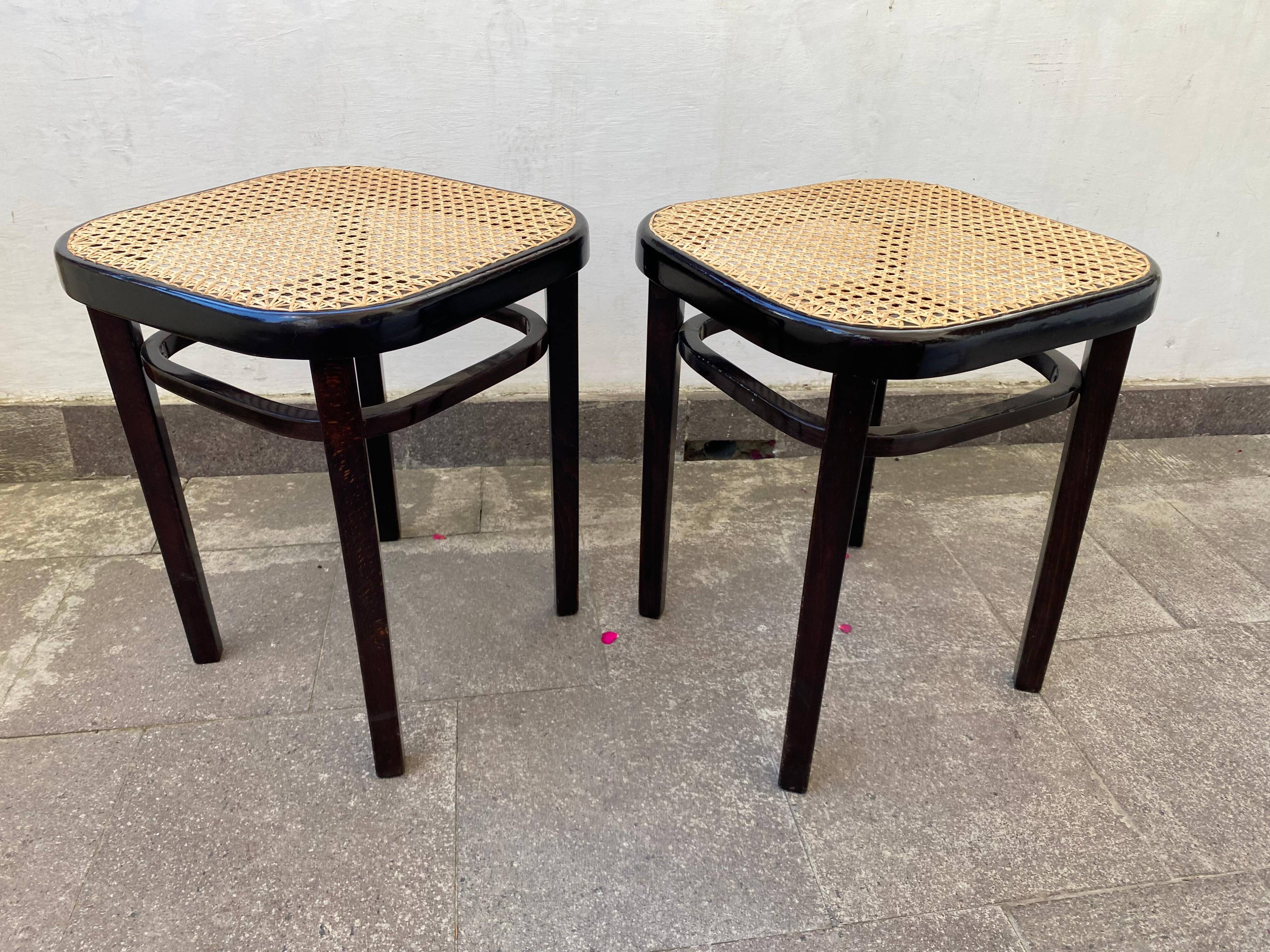 Tabourets Thonet No.144