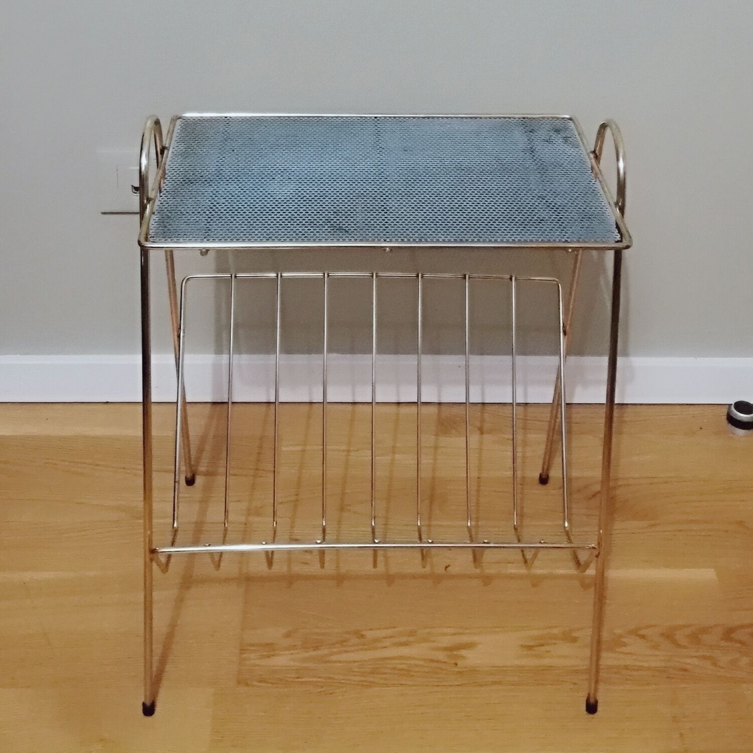 Coffee table door vintage magazines