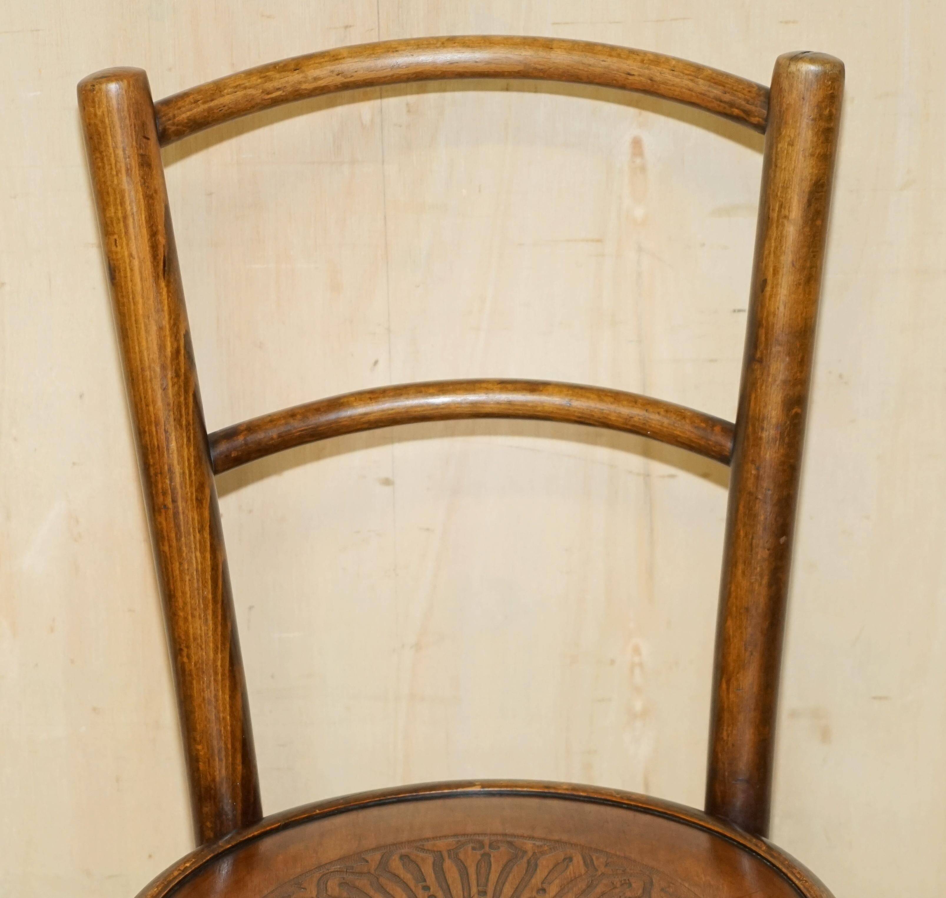 Suite de quatre chaises bistrot Thonet circa 1930