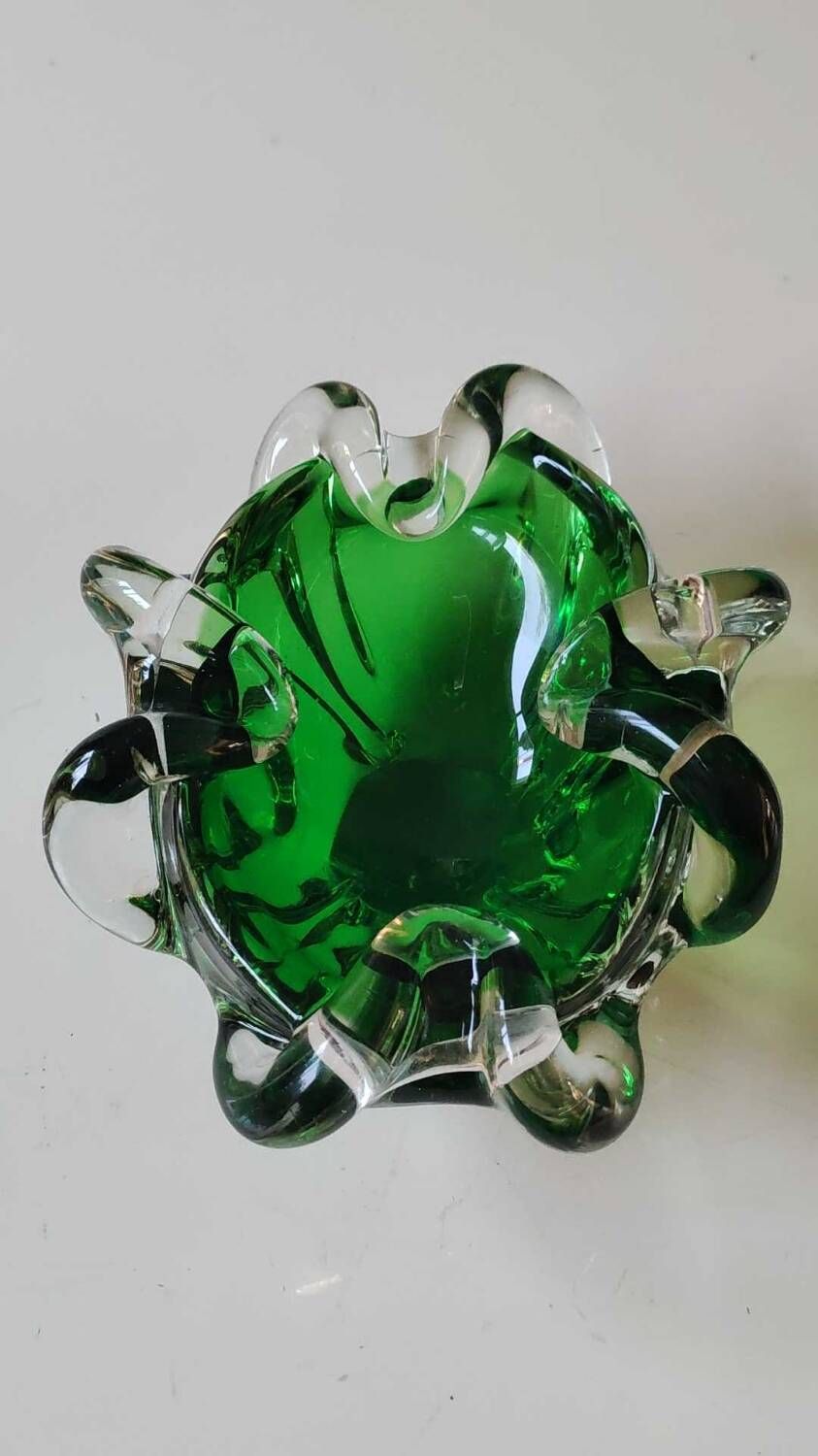 Pocket/ashtray in blown Murano art glass. Organic floral shape