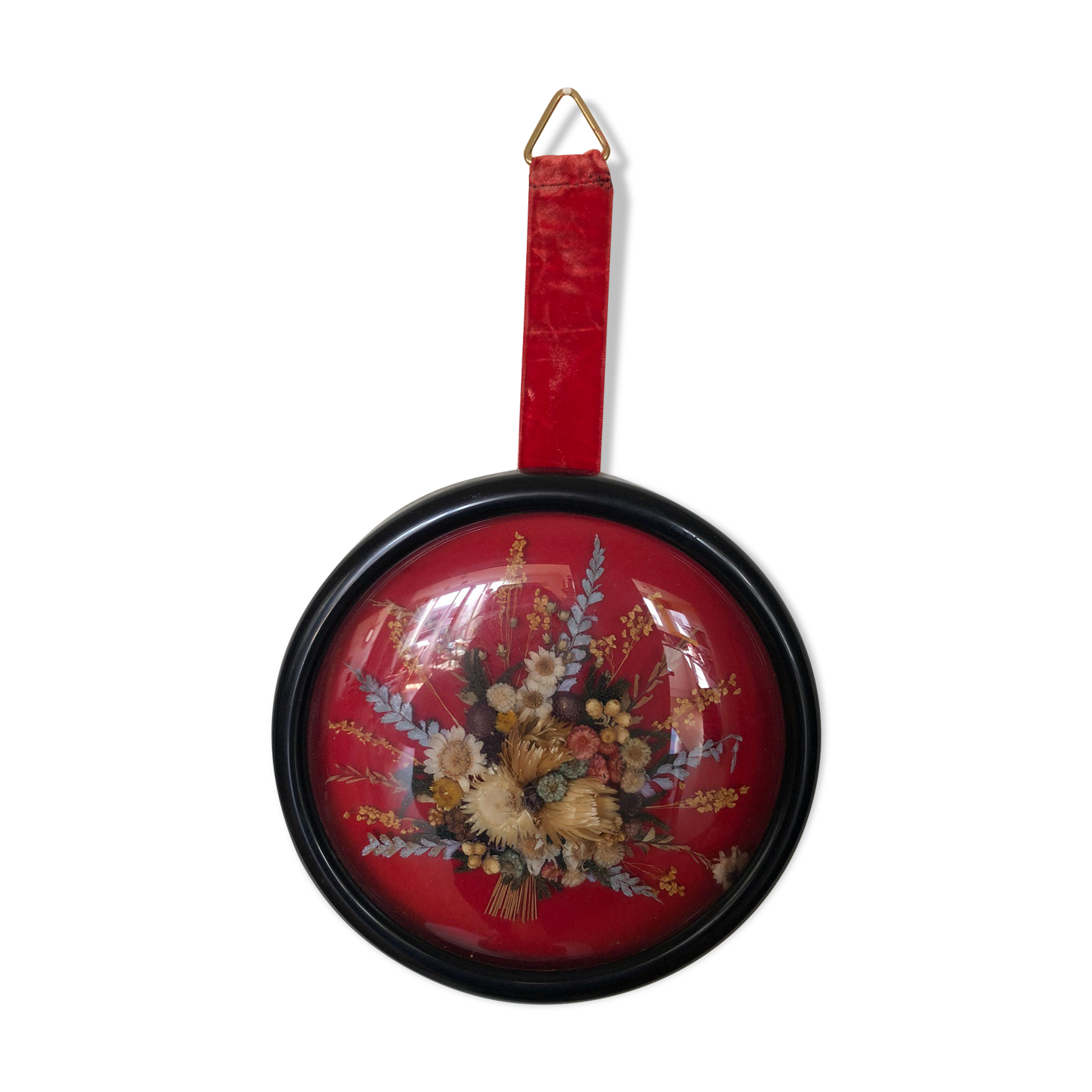 Medallion frame dried flowers velvet knot