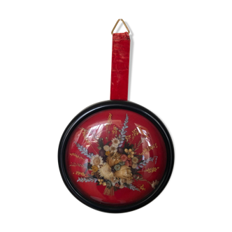 Medallion frame dried flowers velvet knot