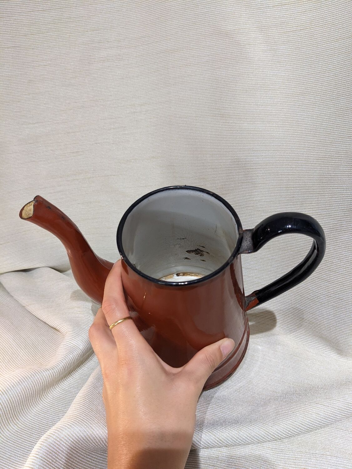 Enameled carafe