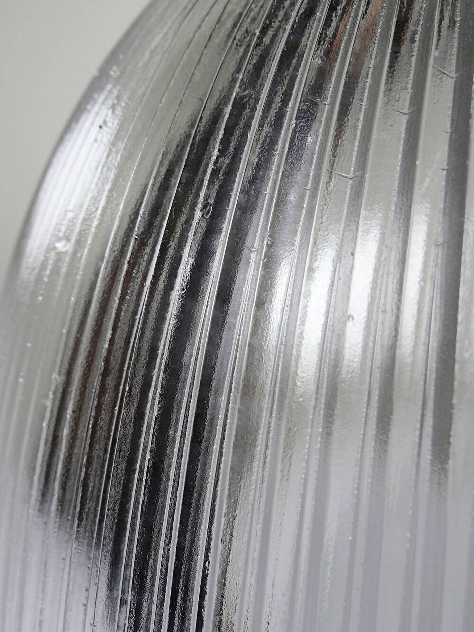 Suspension industrielle en verre prismatique type Holophane, Thorn, 1998