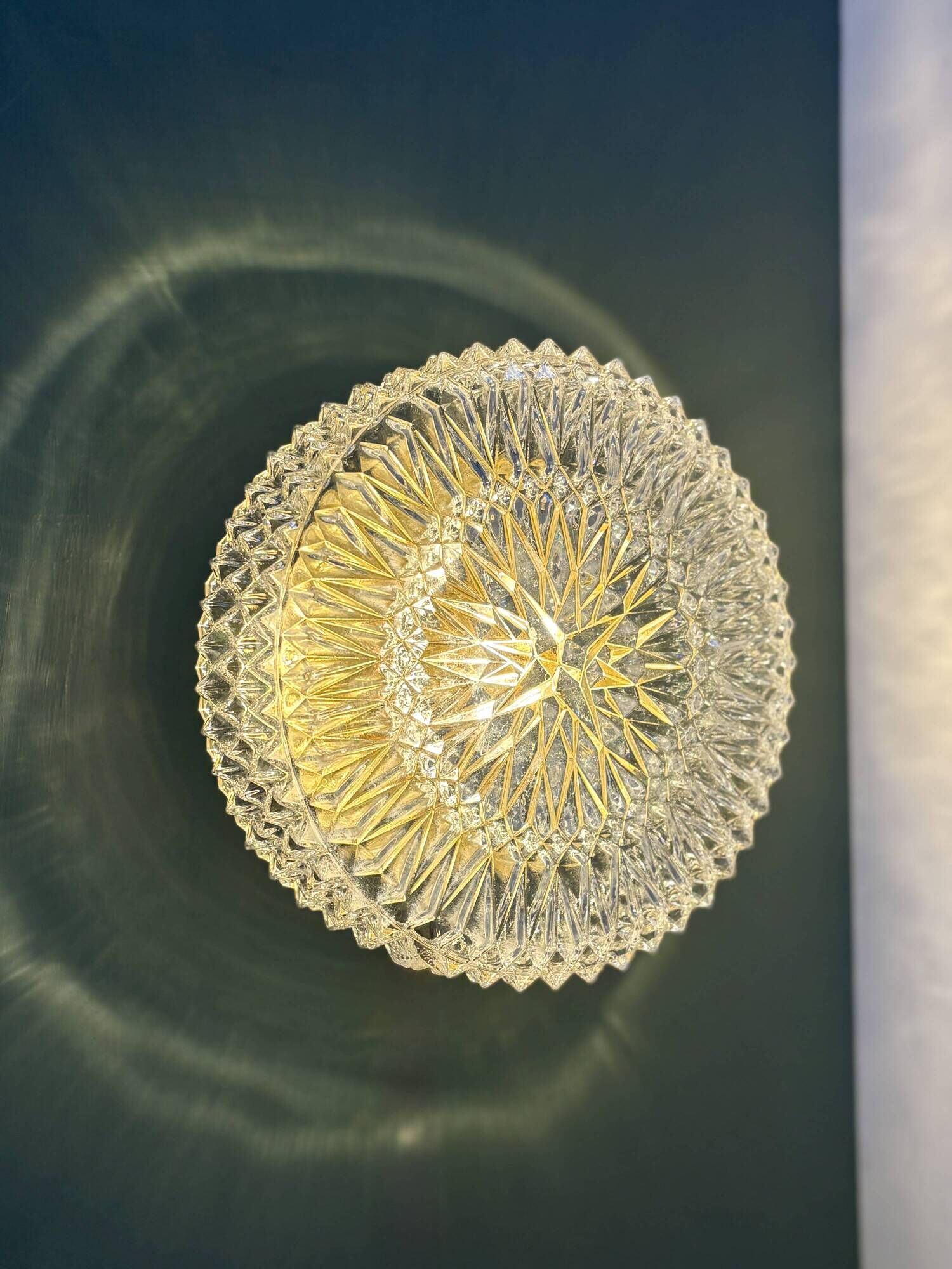 Vintage moulded glass wall or ceiling light globe (PLAF40)