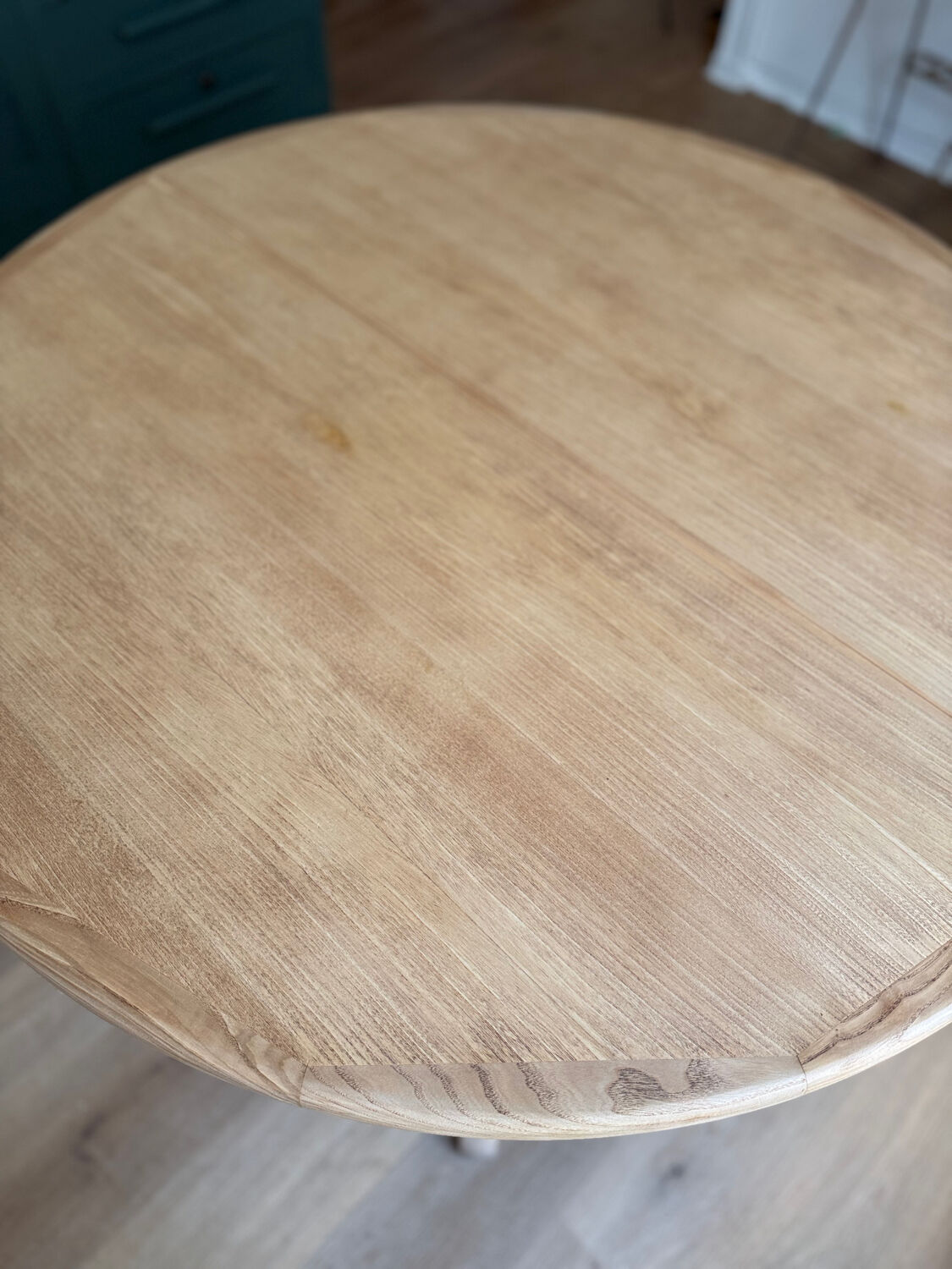 Round oak dining table