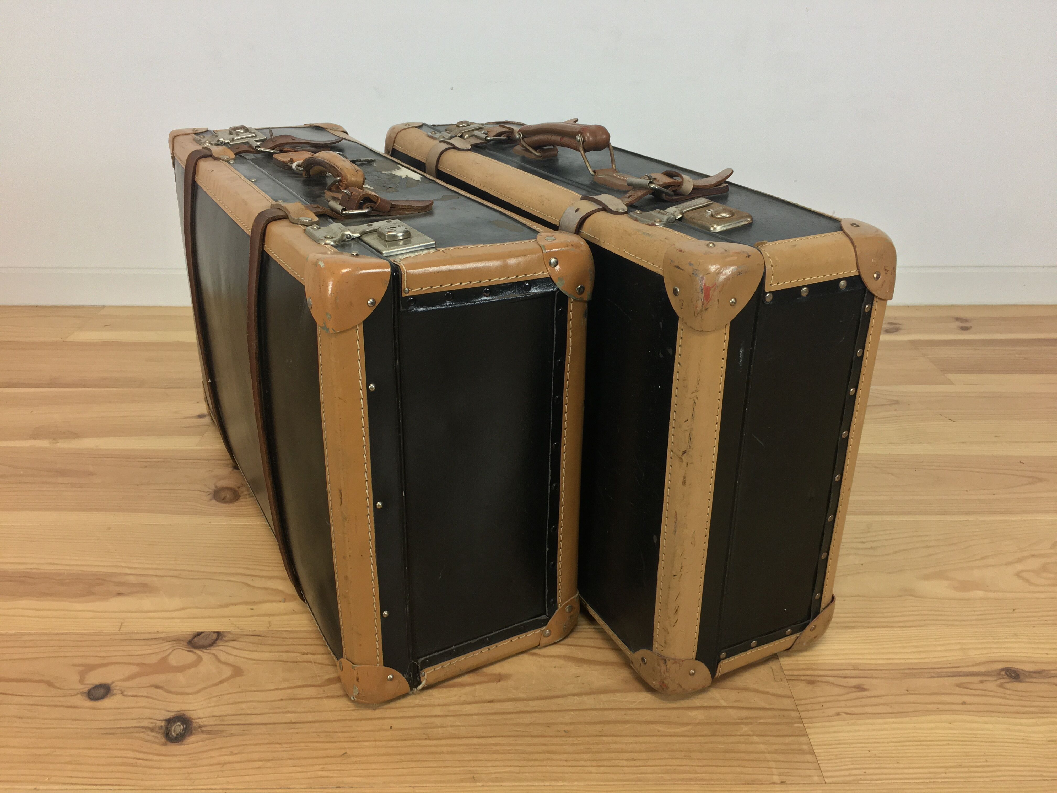 Suite of 2 suitcases, 50s