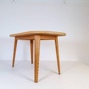 Table basse en pin du milieu du siècle par Carl Malmsten, Suède, années 1940