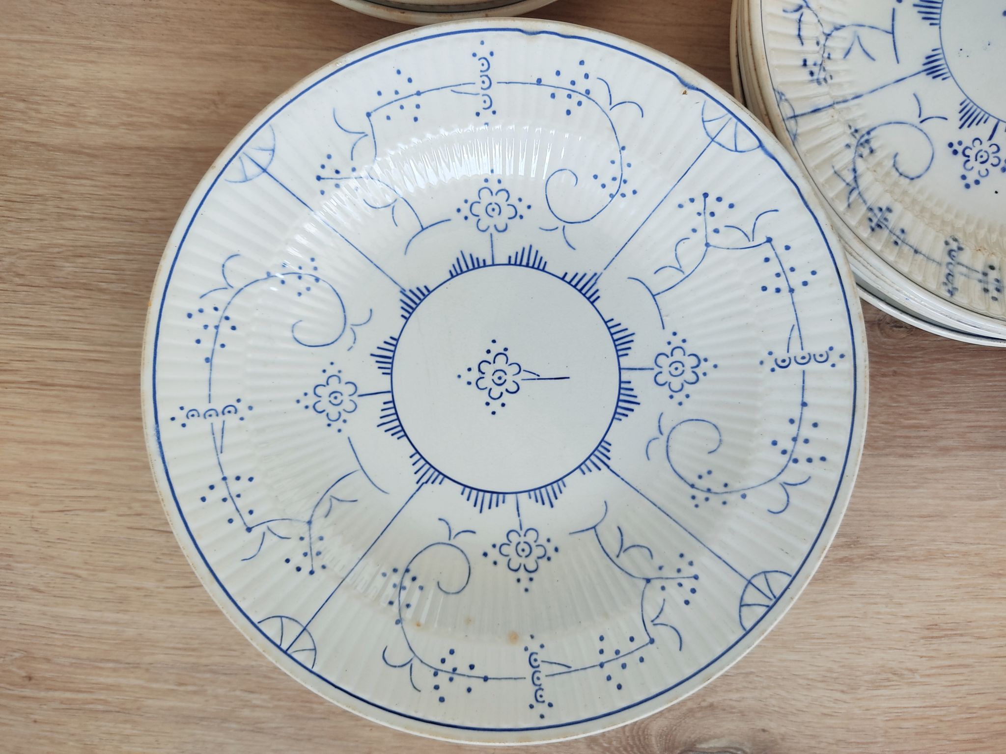Ensemble de 14 assiettes Copenhague Boch frères Keramis