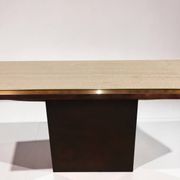 Console minimaliste en travertin et métal patiné — années 70
