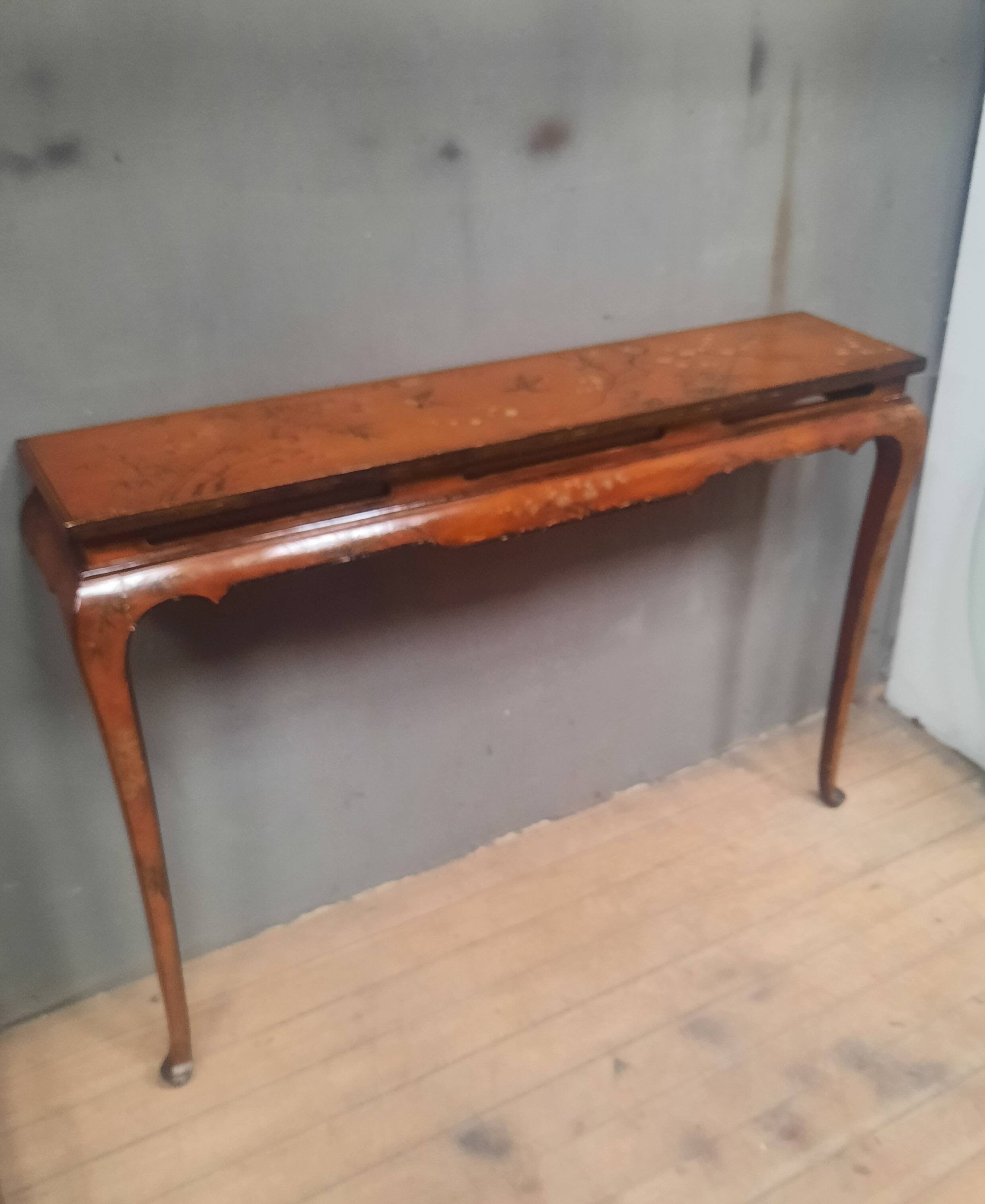 Console étroite d extreme orient