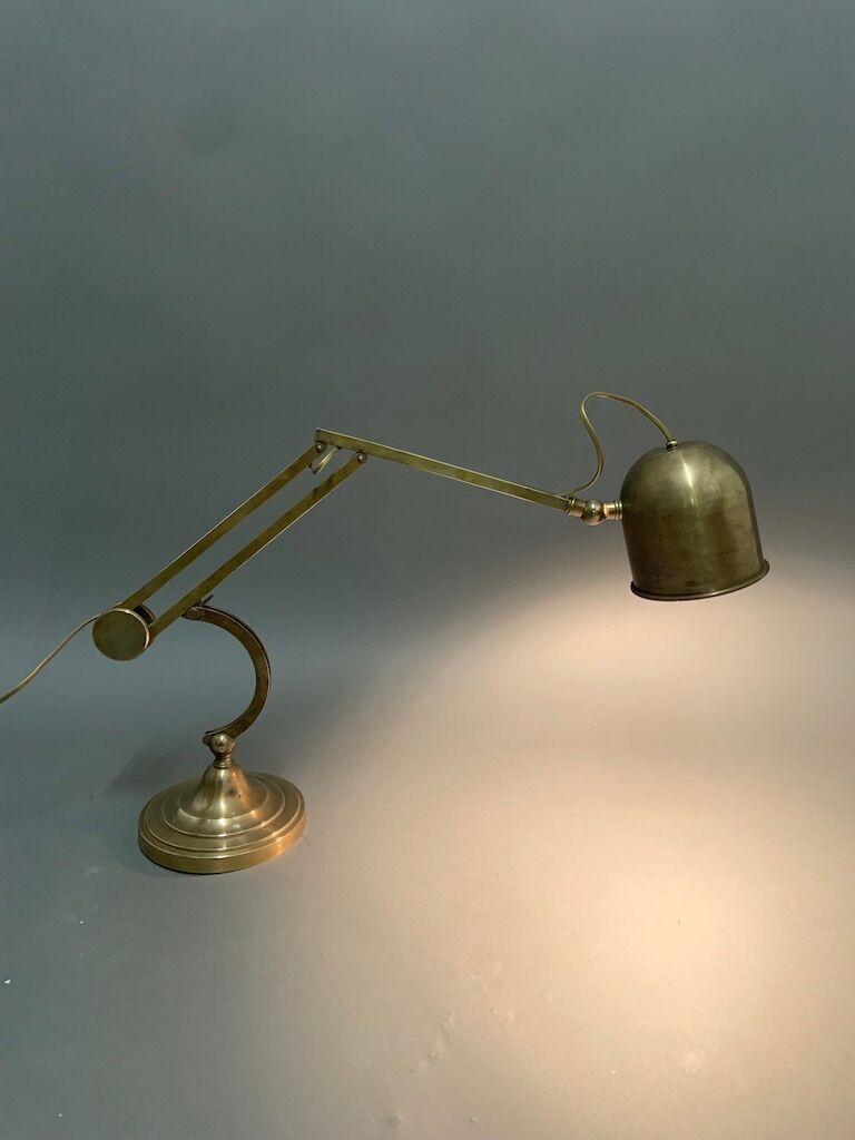 Adjustable table lamp