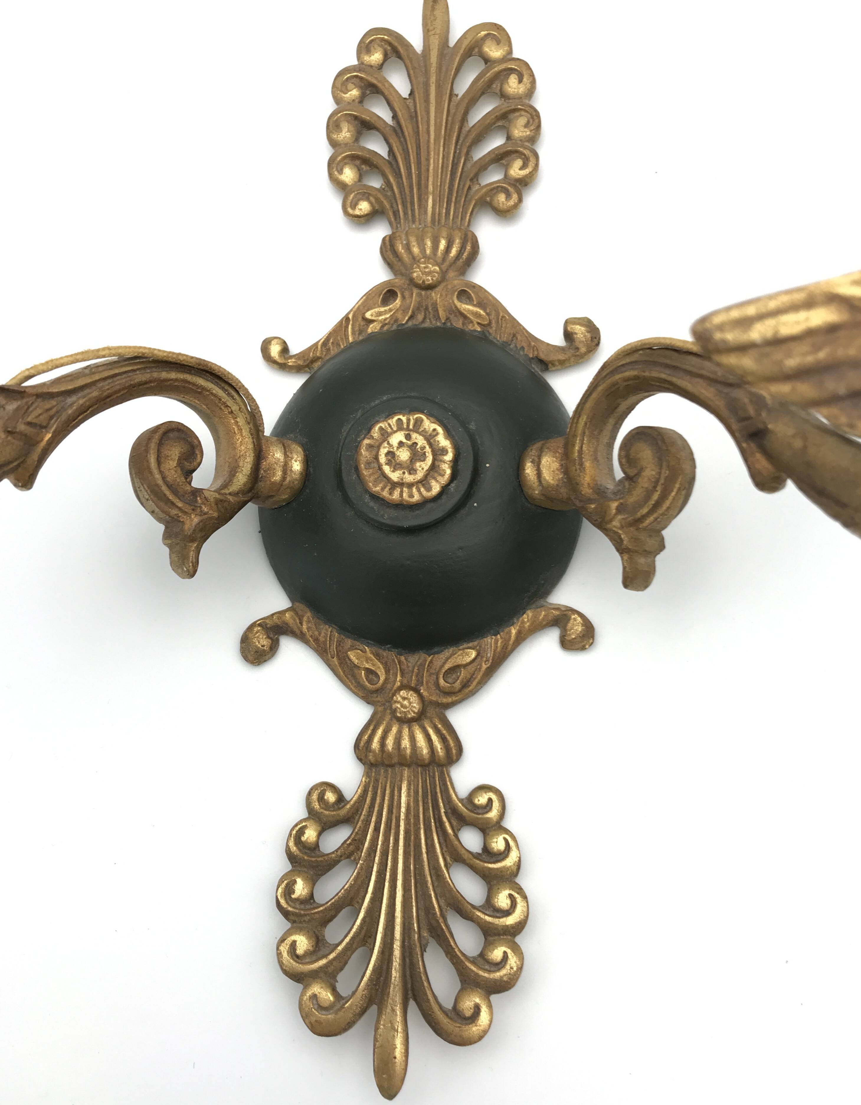 Ancienne applique murale en bronze bras à décor de cygnes et palmettes style empire