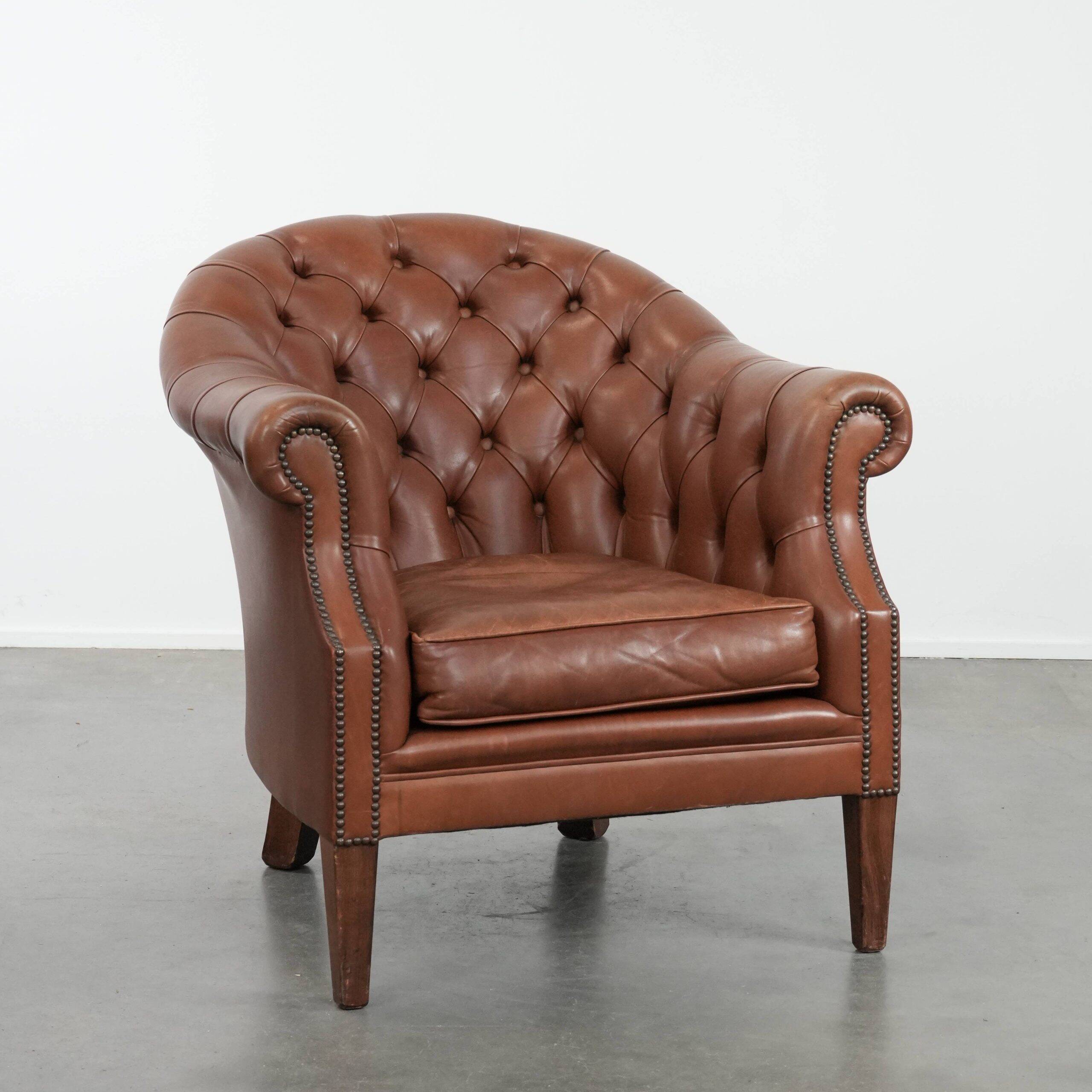 Chesterfield club armchair made of cowhide leather in English style