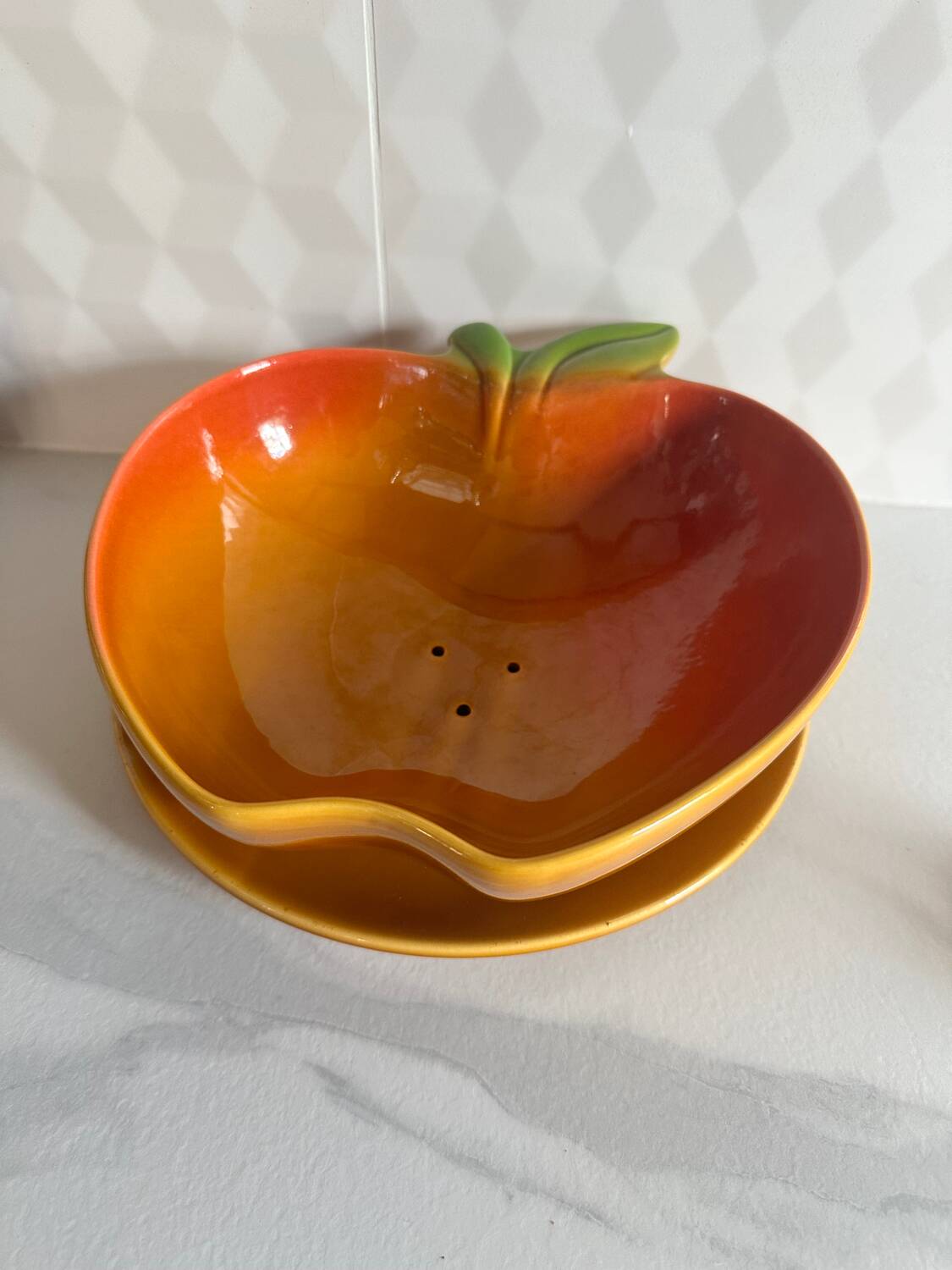 Vintage apple barbotine drainer salad bowl