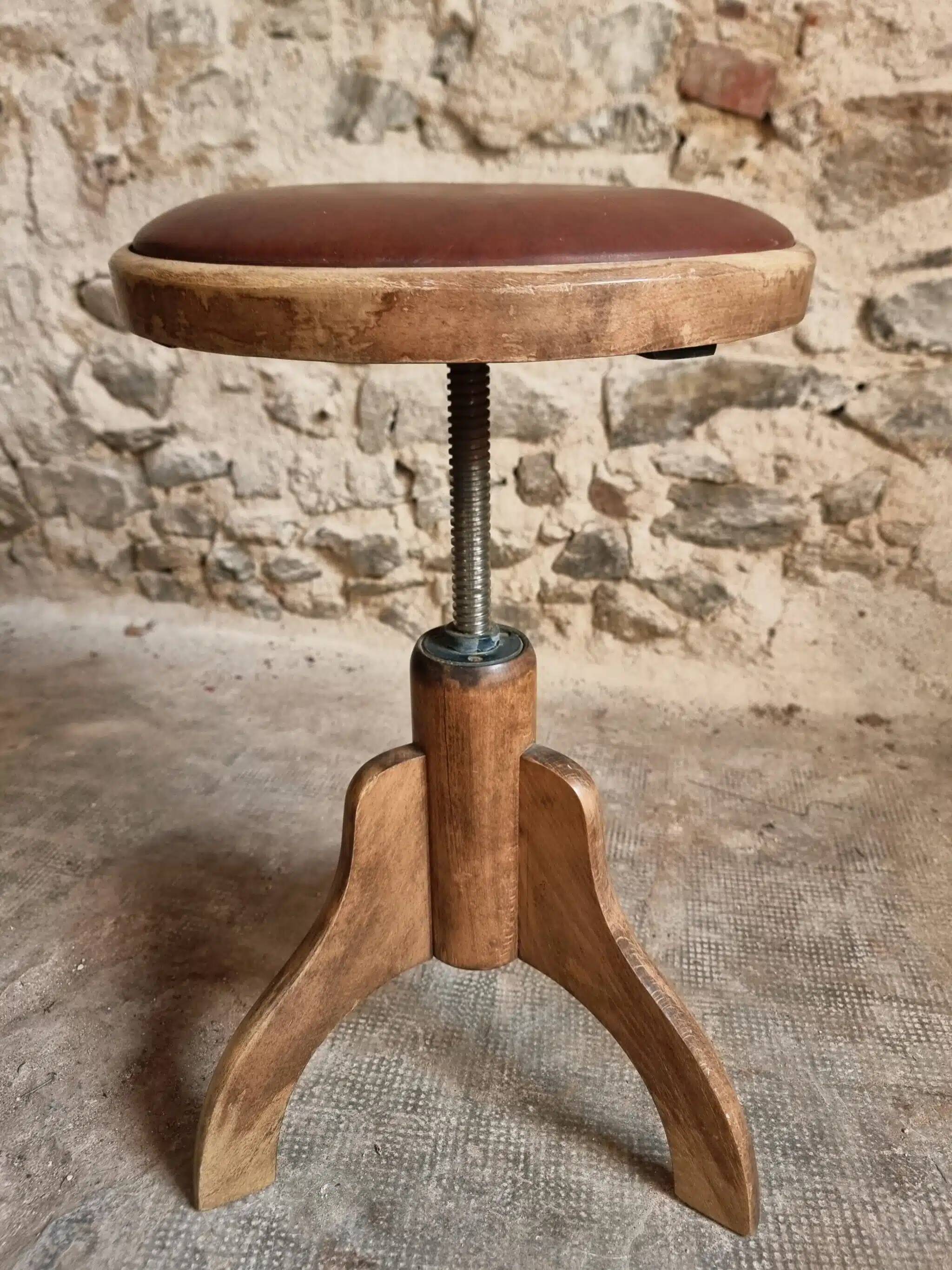 Tabouret français vintage en bois réglable, assise en skaï, années 1960