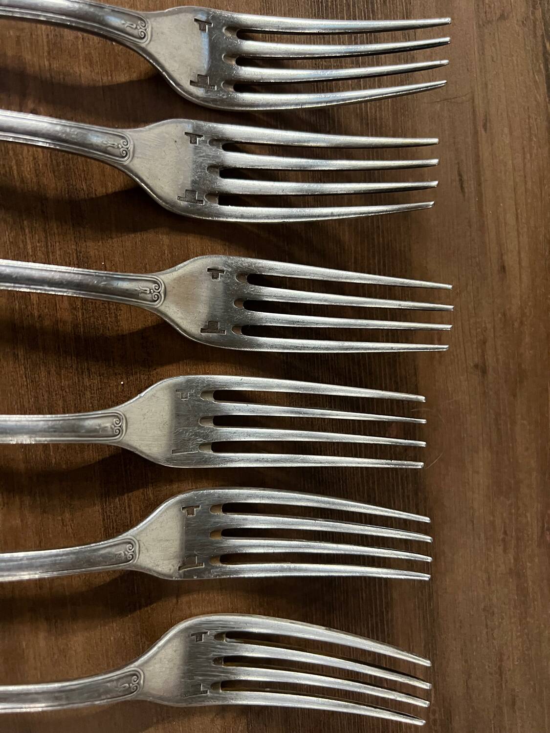 Set of 6 silver metal forks