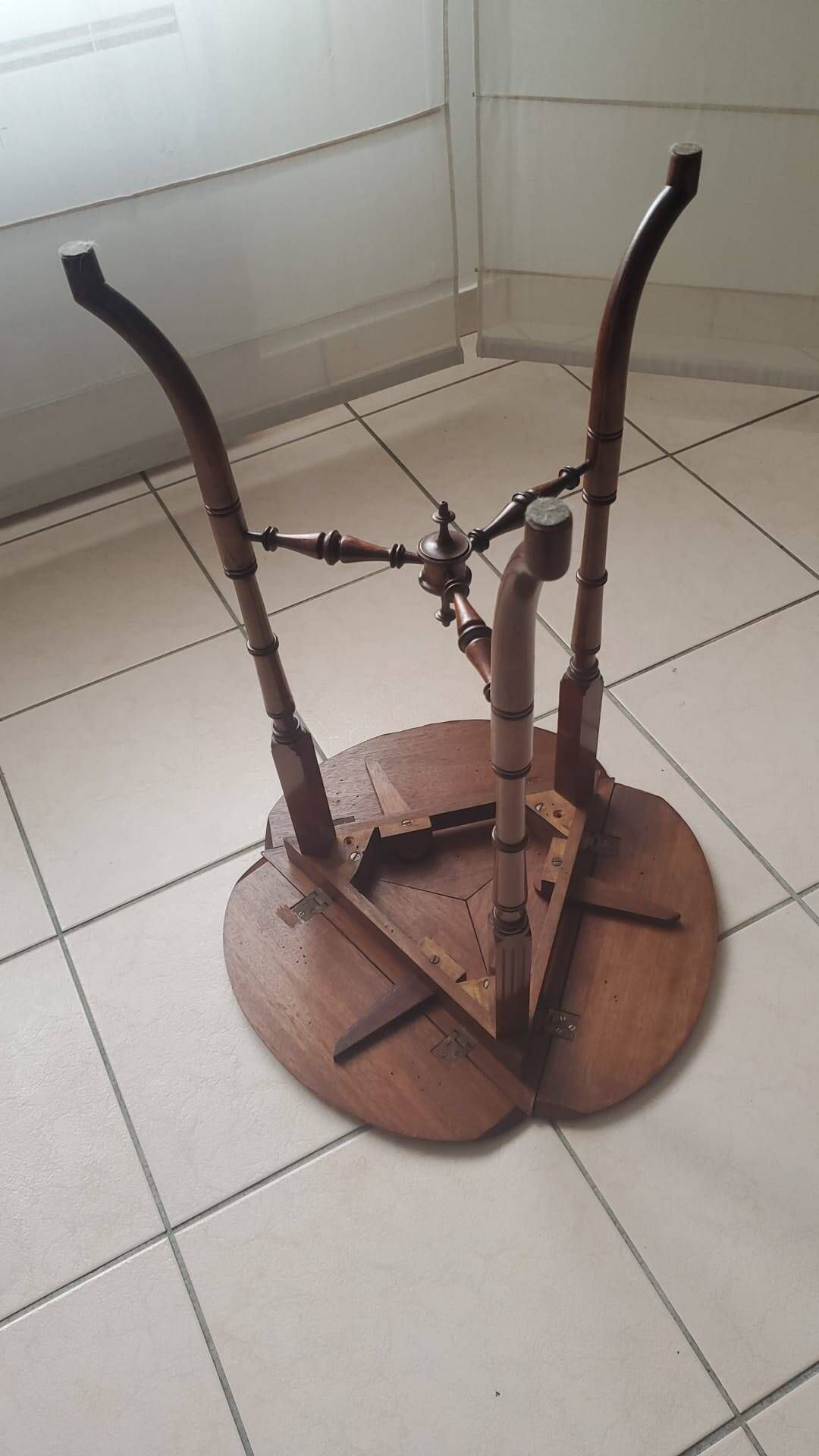 Table tulipe de style Edwardien