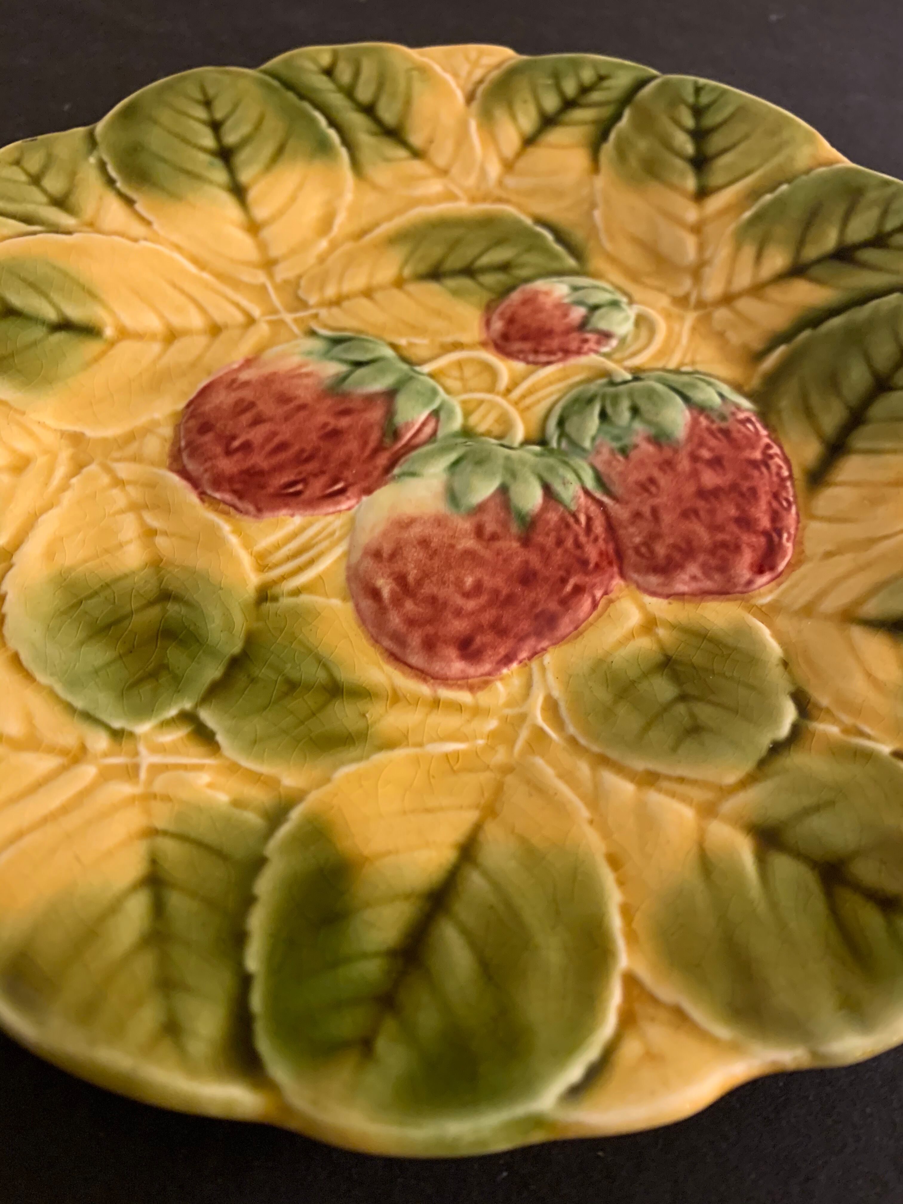 2 dessert plates in Sarreguemines fruit, strawberries and pears, early 19th century