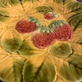 2 dessert plates in Sarreguemines fruit, strawberries and pears, early 19th century