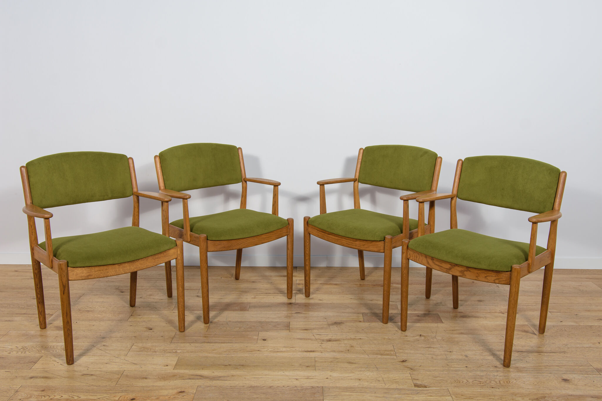 Chaises de salle à manger en chêne du milieu du siècle Modèle J62 par Poul M. Volther pour FDB Mobler, Danemark, années 1960, Ensemble de 4