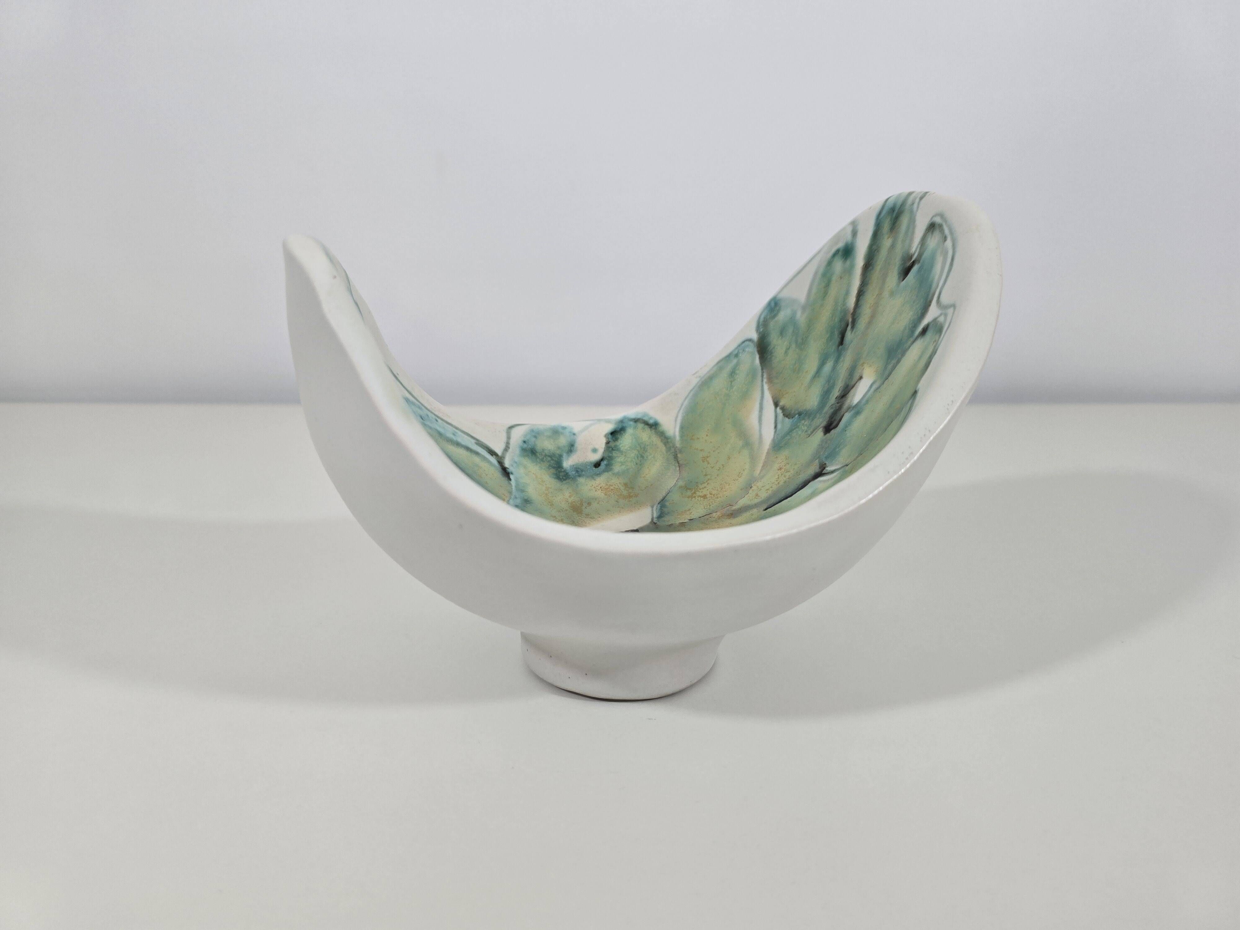 Sculptural ceramic bowl signed by Robert Bonfil, France, 1950s.