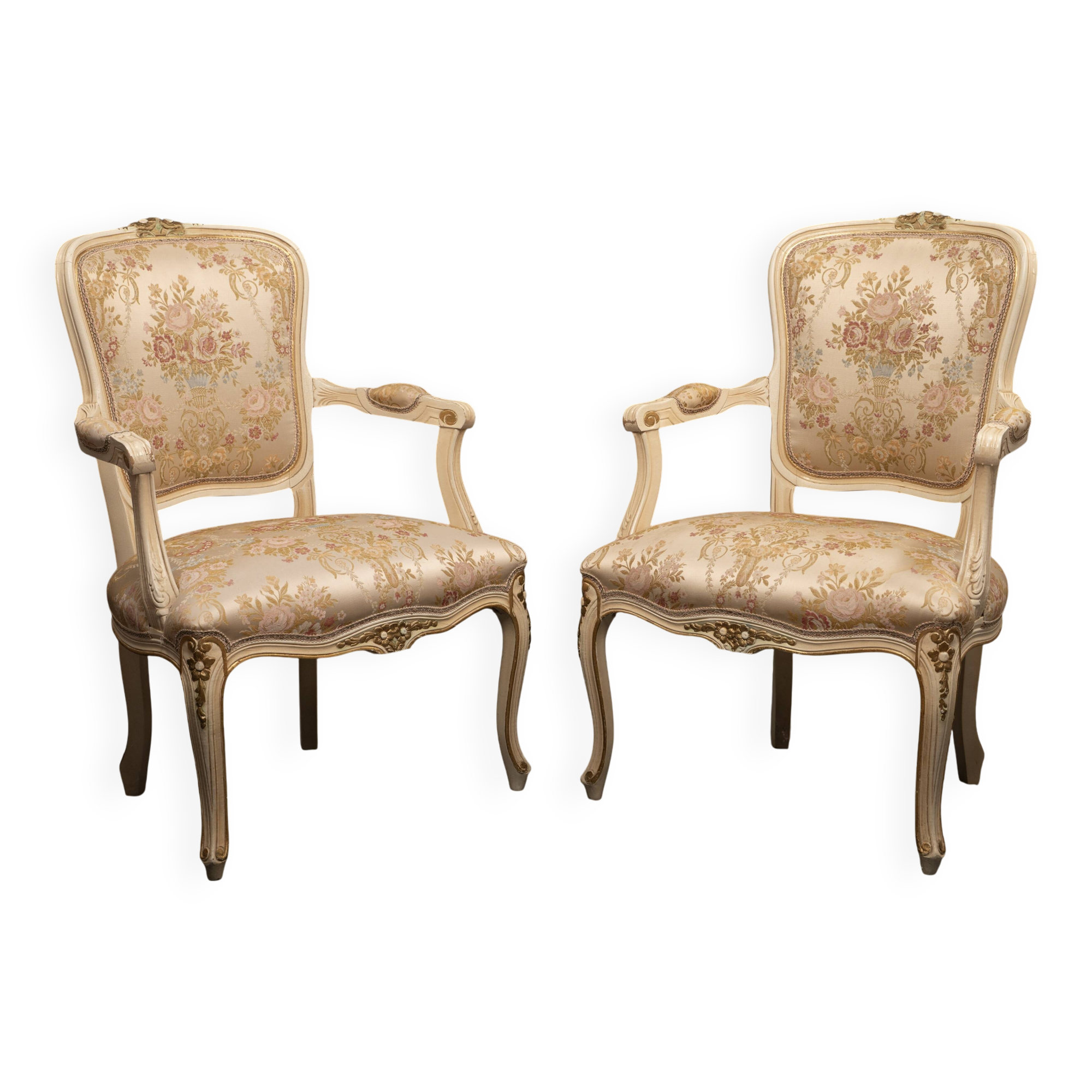 Pair of Louis XV style armchairs – Carved, gilded wood and brocade fabric