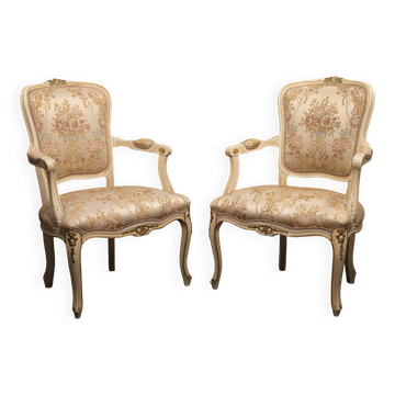 Paire de fauteuils de style Louis XV – Bois sculpté, doré et tissu brocart