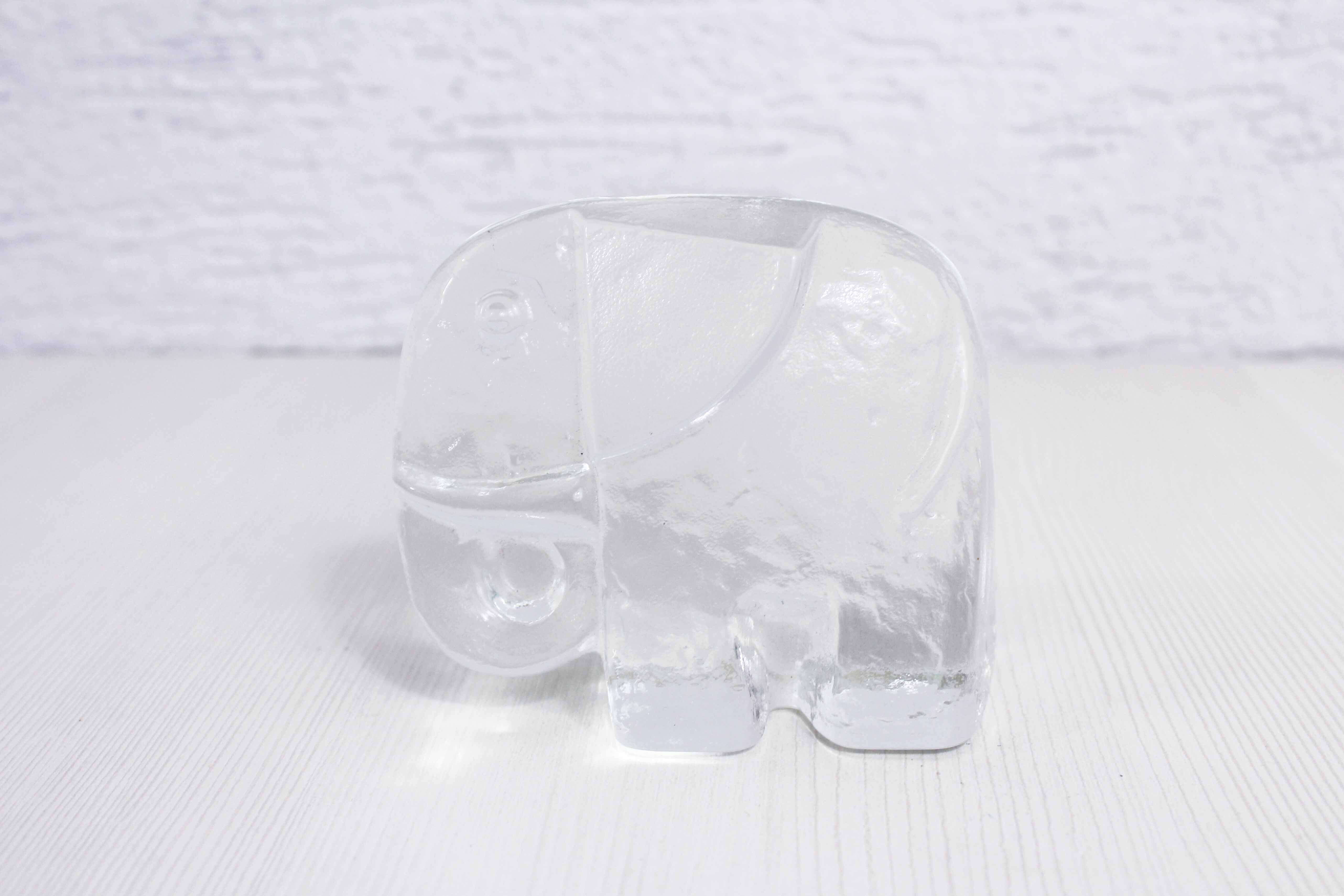 Presse papier éléphant moderniste en verre