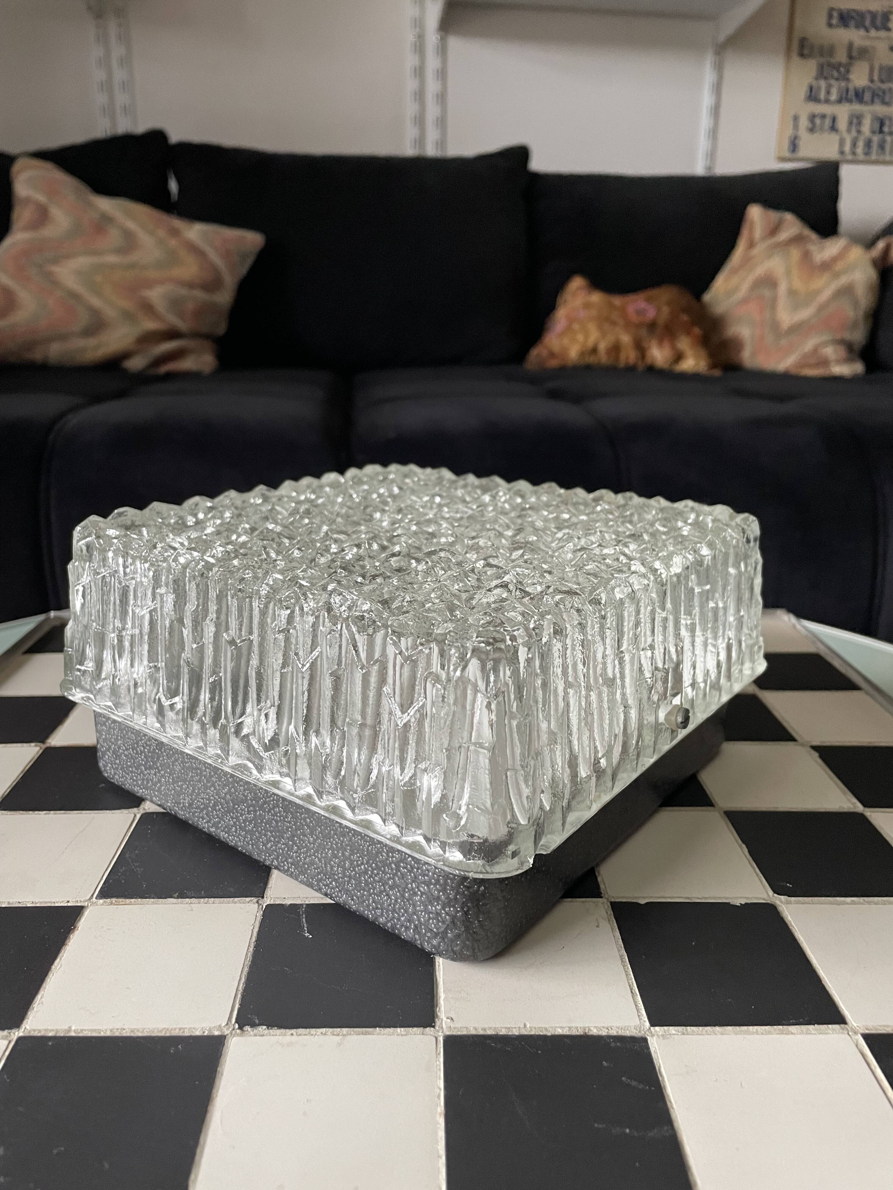 Plafonnier globe verre Holophane 1960