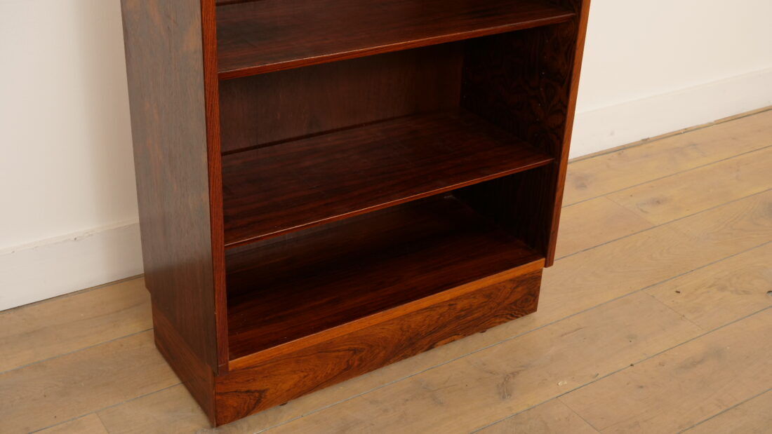 Étagère vintage étroite | Bois de rose | Hundevad pour Omann Jun