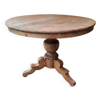 Folding round table