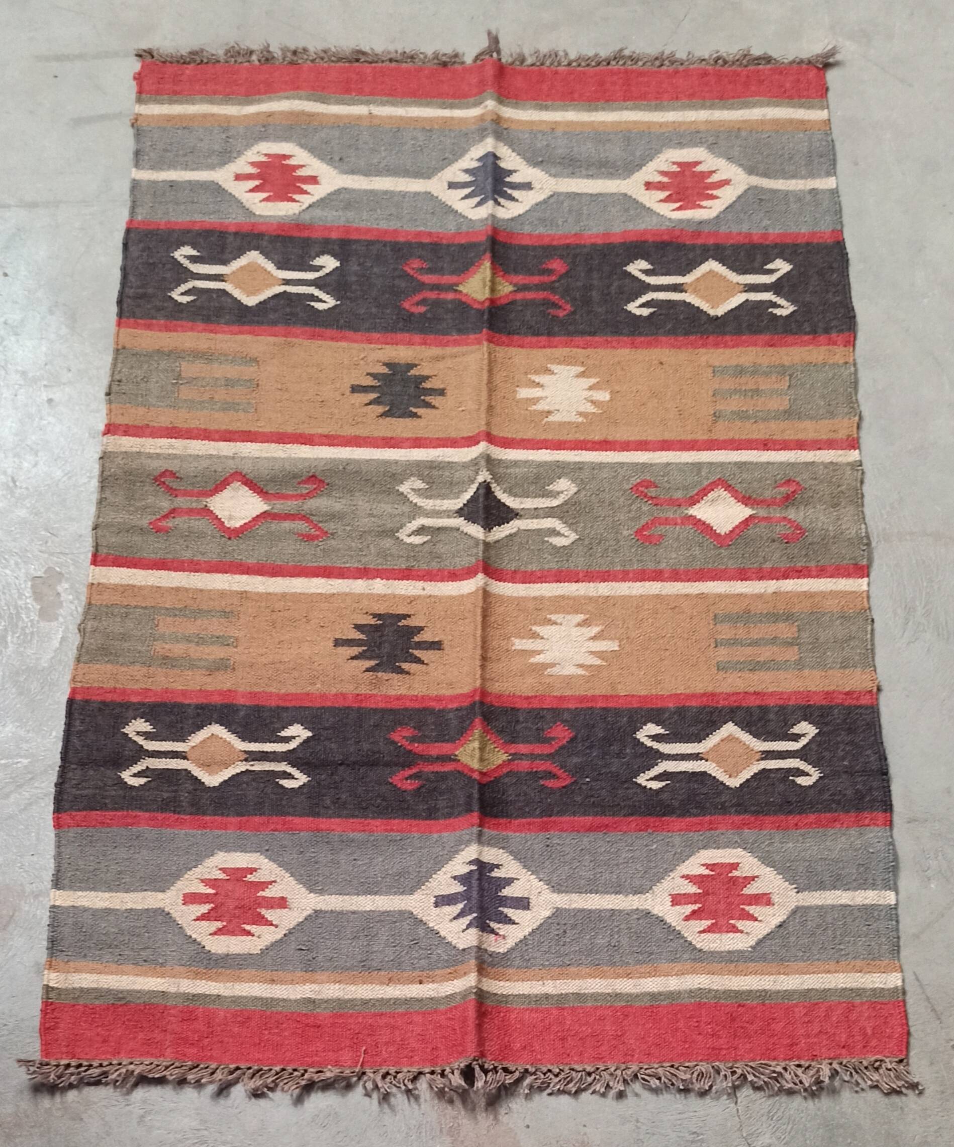 Kilim rug in jute and cotton. 125cm x 195cm