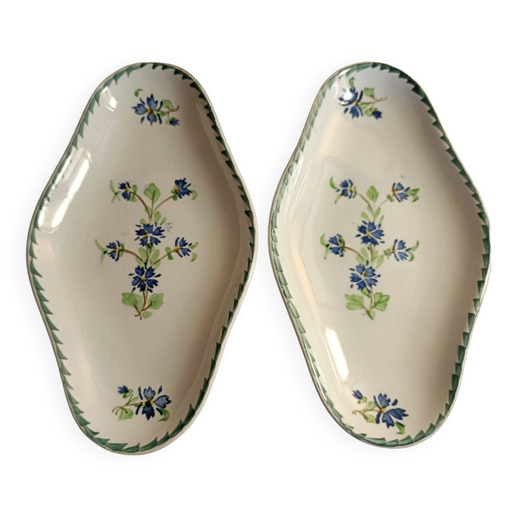 Two iron clay bowls decorated with cornflowers.