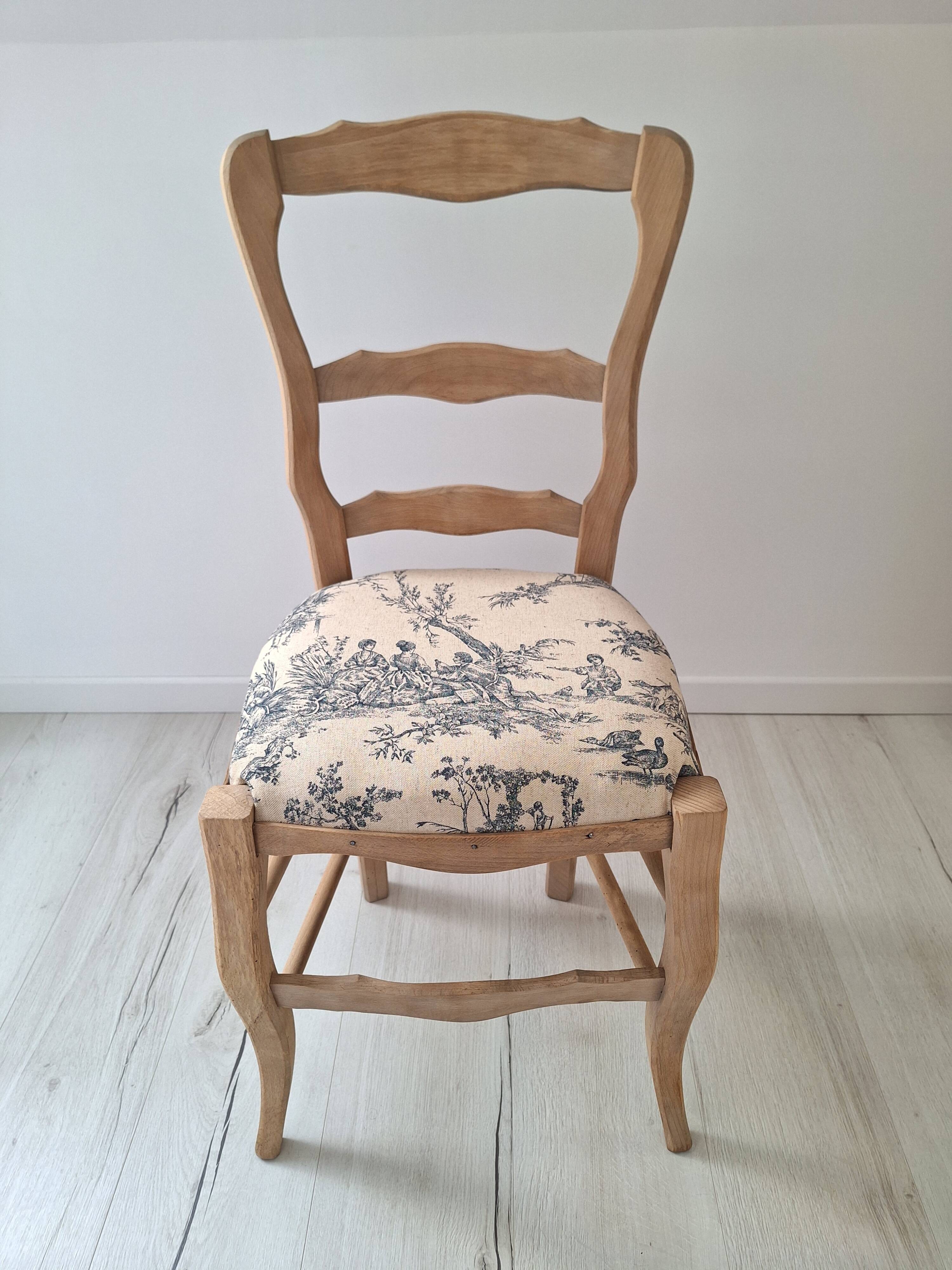Country chair in blue toile de Jouy